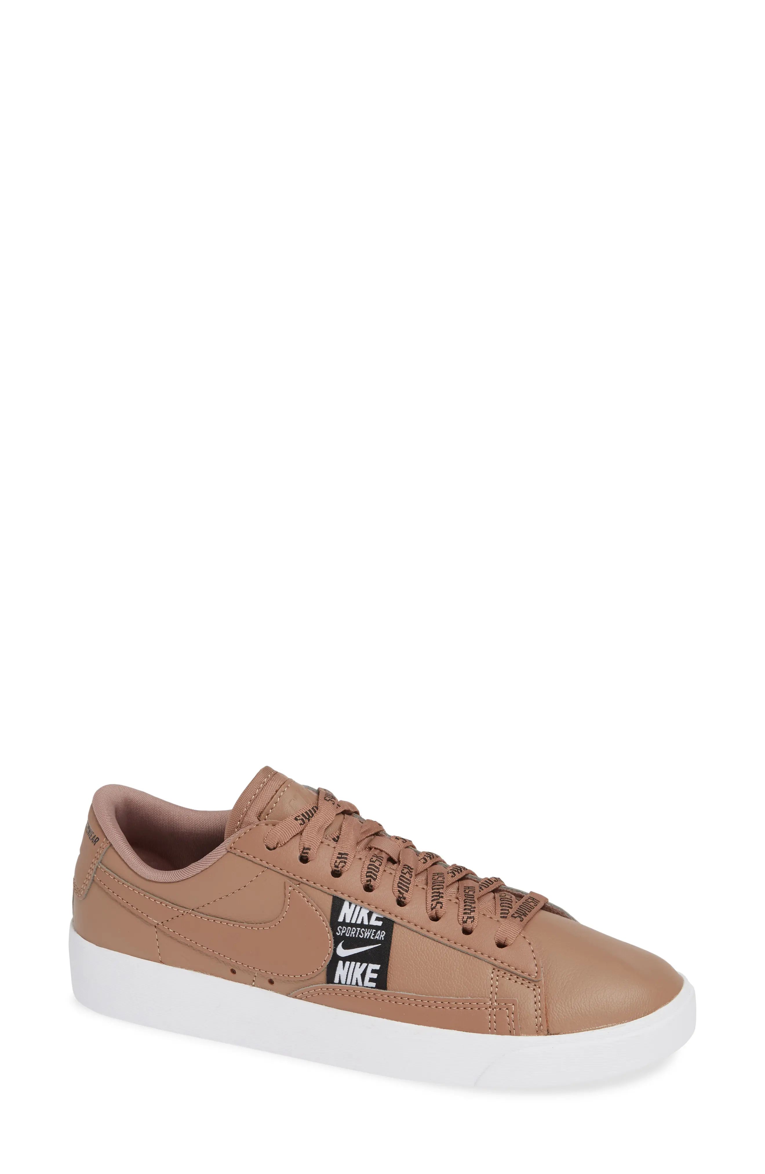 Blazer Low SE Sneaker | Nordstrom