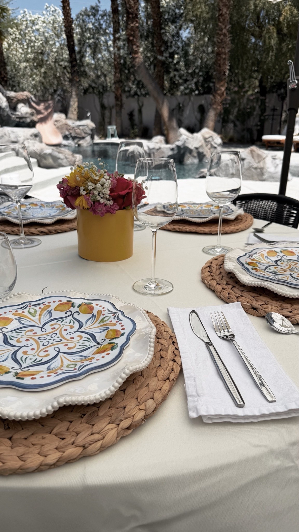 Table setting // Outdoor dining

#LTKHome #LTKSeasonal