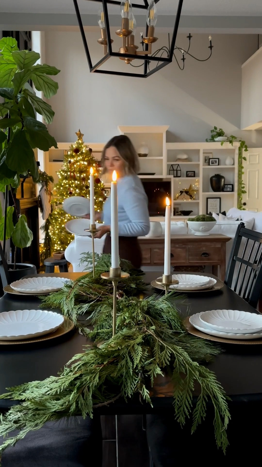 Christmas Tablescape

#LTKHoliday #LTKHome #LTKSeasonal