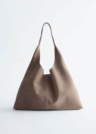 Taschen/Taschen aus Veloursleder/Große Tragetasche aus Veloursleder€ 149Taupe+10chevron-downON... | & Other Stories EU