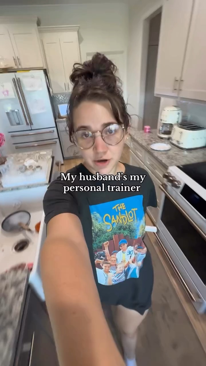 My trainer didn’t show up today 🙄 wearing a XL in t shirt 