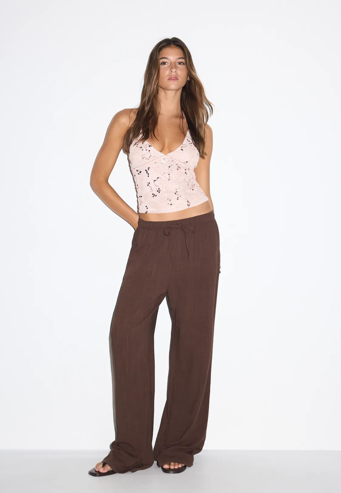 Besticktes Neckholder-Top mit Glitzer - Mode f\u00fcr Damen | Stradivarius Deutschland | Stradivarius DE