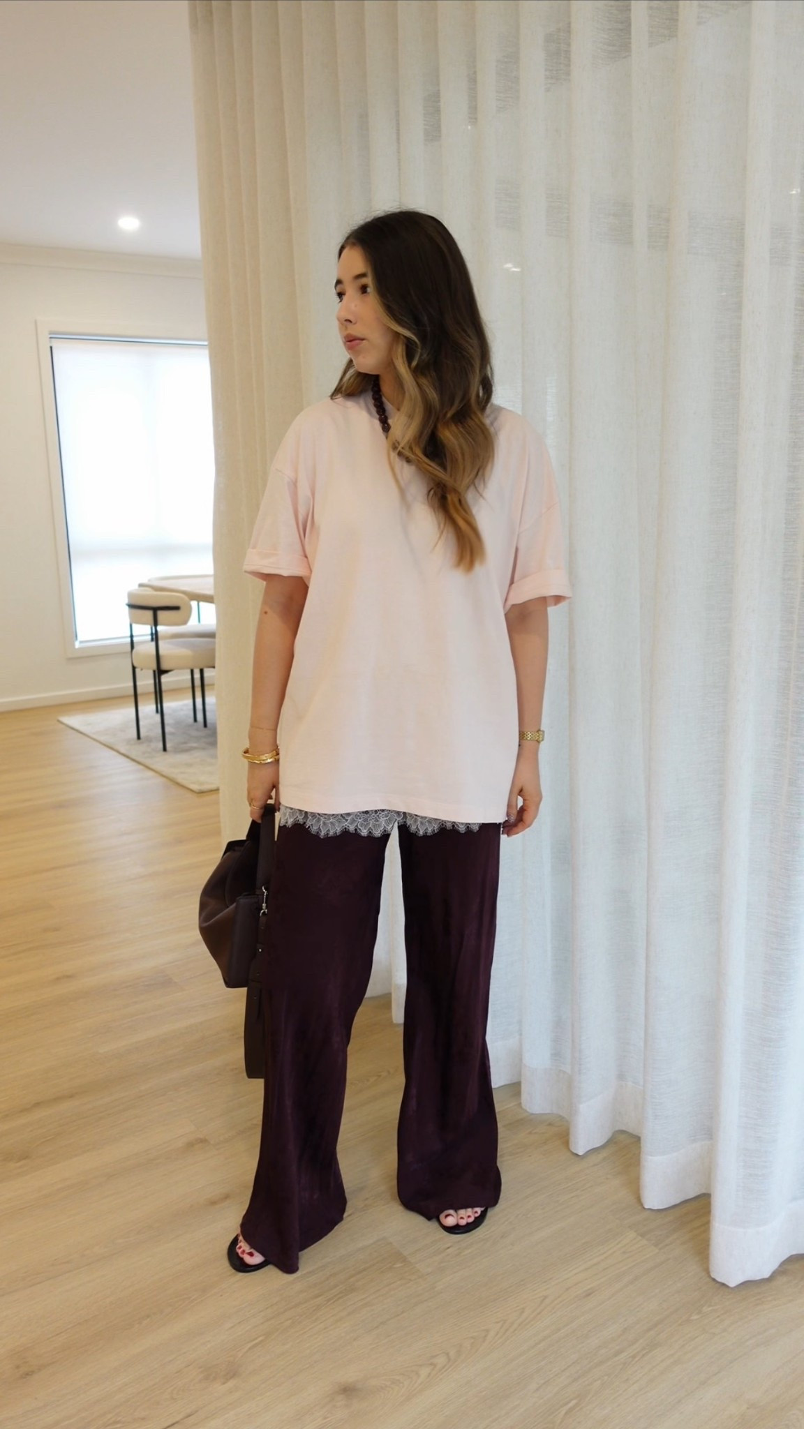 Romanticizing elevated basics 🩷

I’m wearing a size L in the shirt and 8 in the pants xx 

#LTKspring #LTKFashionMonth #LTKaustralia