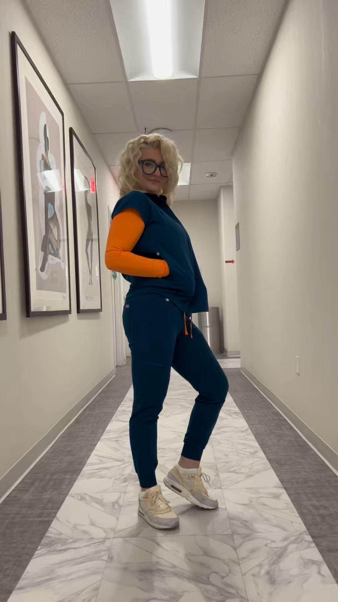 My go-to under scrub combo for long shifts
Lightweight, fitted, and doesn’t look bulky under scrubs
Wearing this on repeat