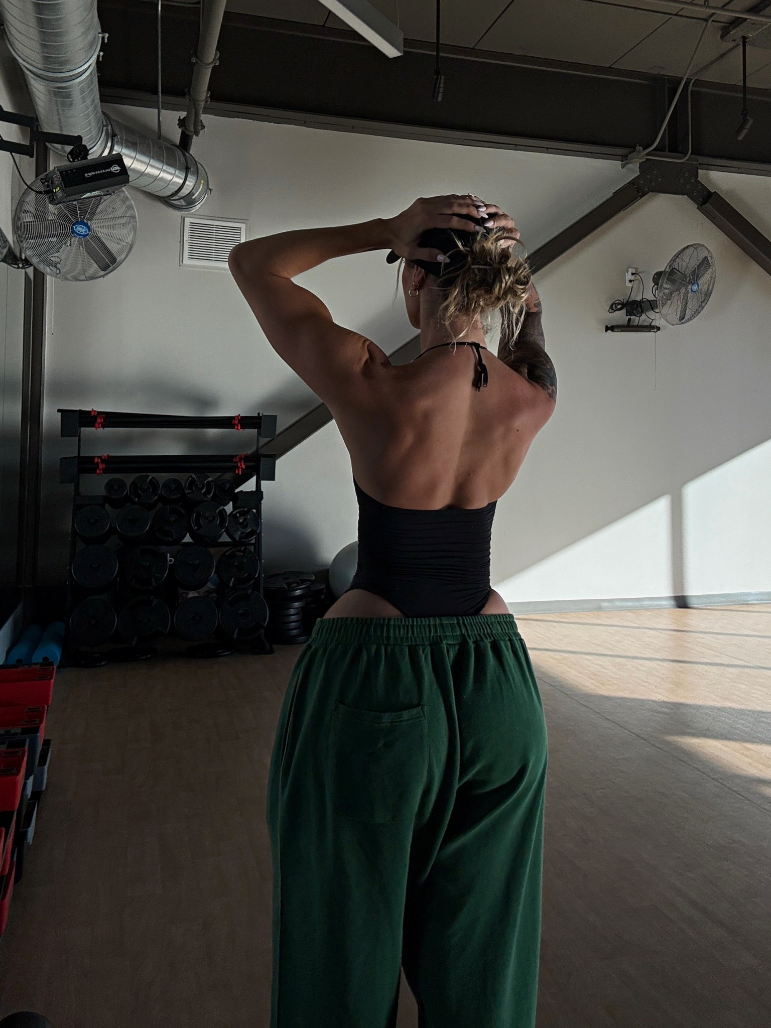 I’m 5’10 and got an XL in the sweats and they’re a tiny but short but not awful! 