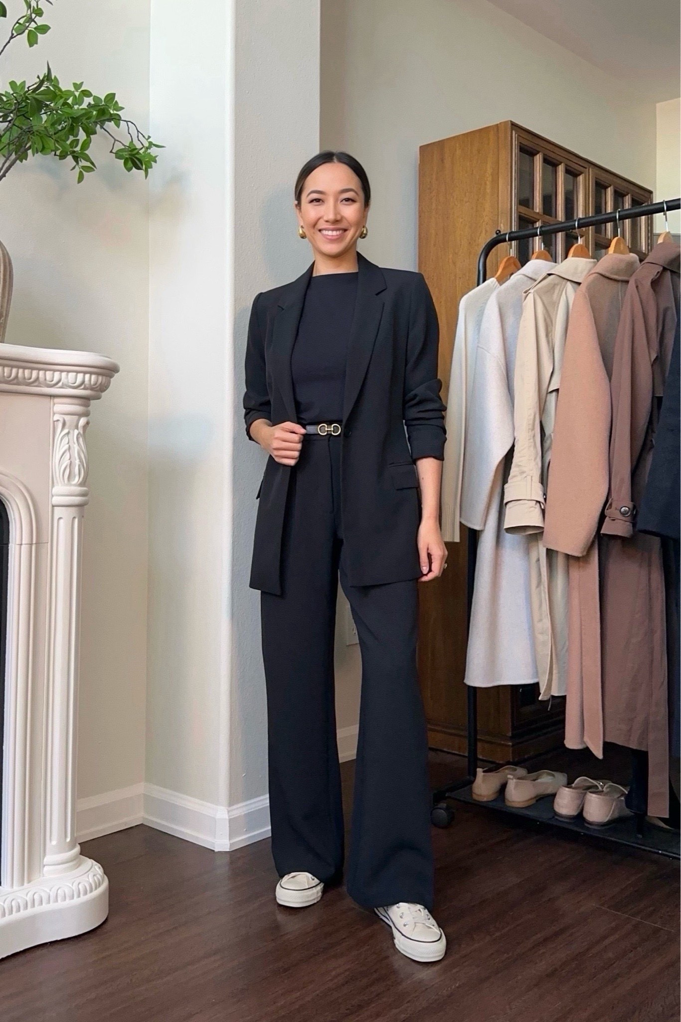 One base, 6 ways styling Abercrombie 

 
Tailored black pants in crepe - 25 regular 
All tops - xs 

Most items are old, linked to similar styles as exact  

Workwear / office outfit / tailored pants / trousers / under $100 / winter style 

