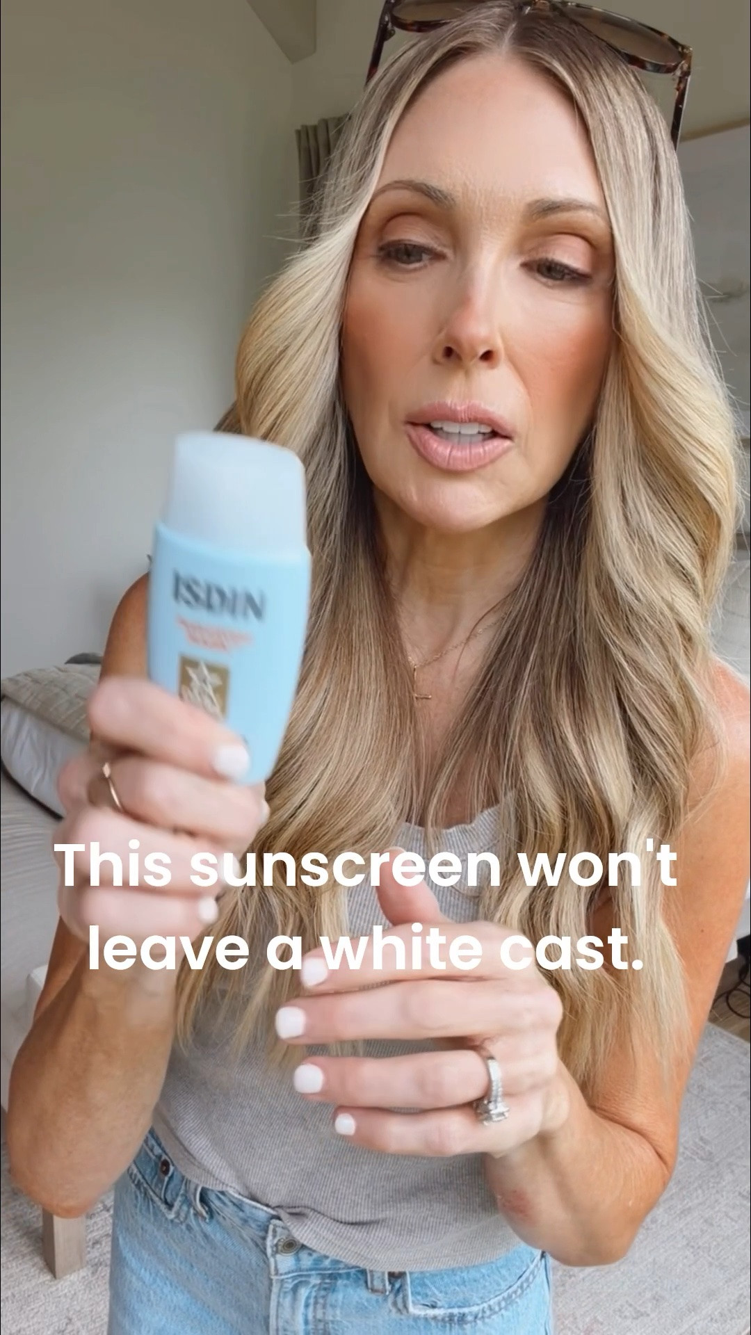 If you’re someone who doesn’t wear sunscreen every day because they feel heavy, greasy, or leave a white cast… try this one. ISDIN Fusion Water MAGIC SPF 40 feels more like skincare than sunscreen! 

@sephora @isdin #ISDINUSA #ISDINpartner #sephorapartner @isdinusa
