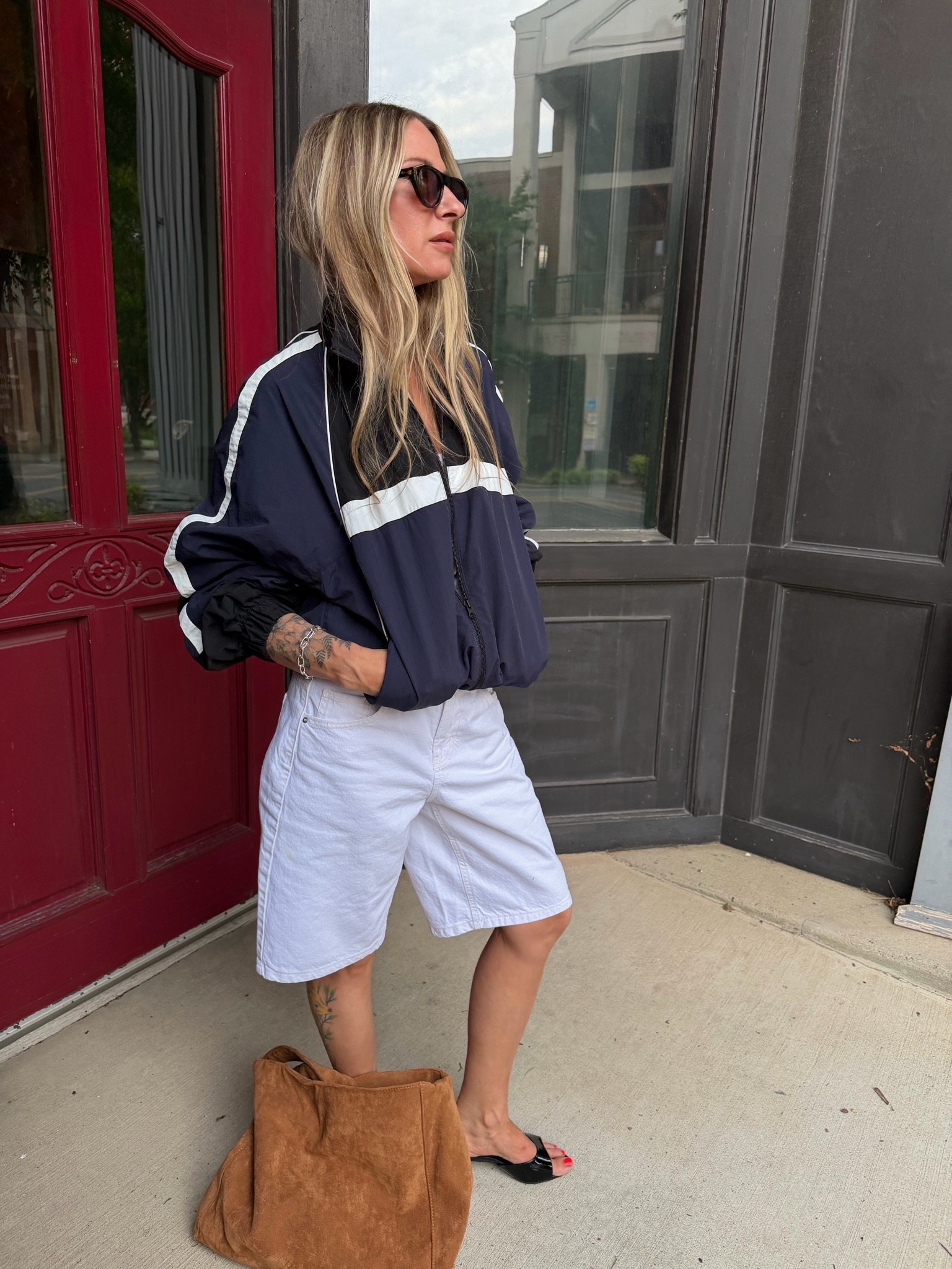 Sporty chic and messy hair.

#LTKootd