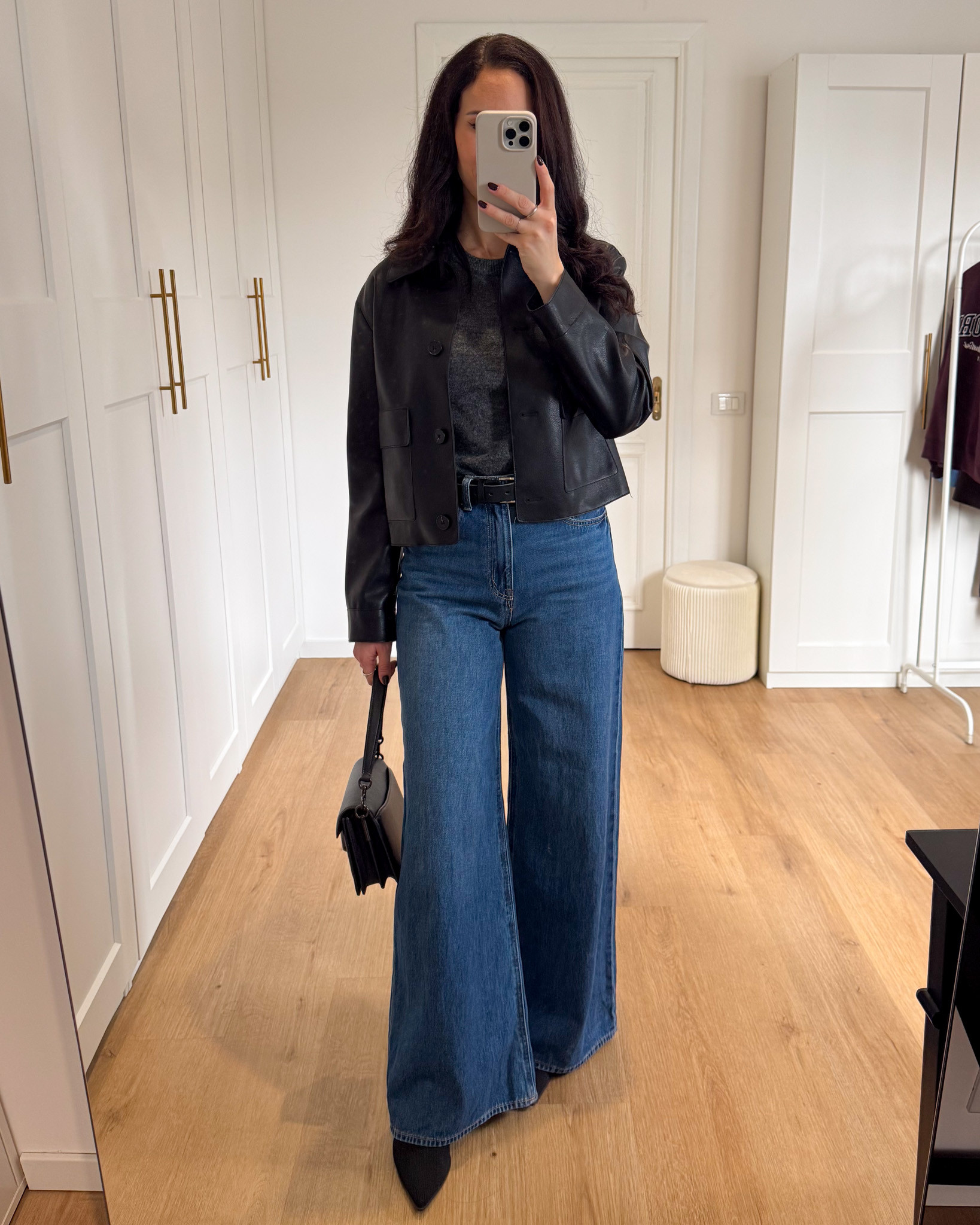 Jeans wide leg H&M e giacca di pelle 

 #LTKitalia #LTKeurope #LTKjeans