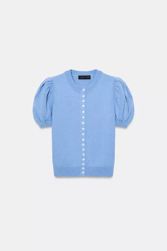 Jacke mit rundhalsausschnitt und kurzen ballonärmeln. Knopfleiste vorne. | Zara DE