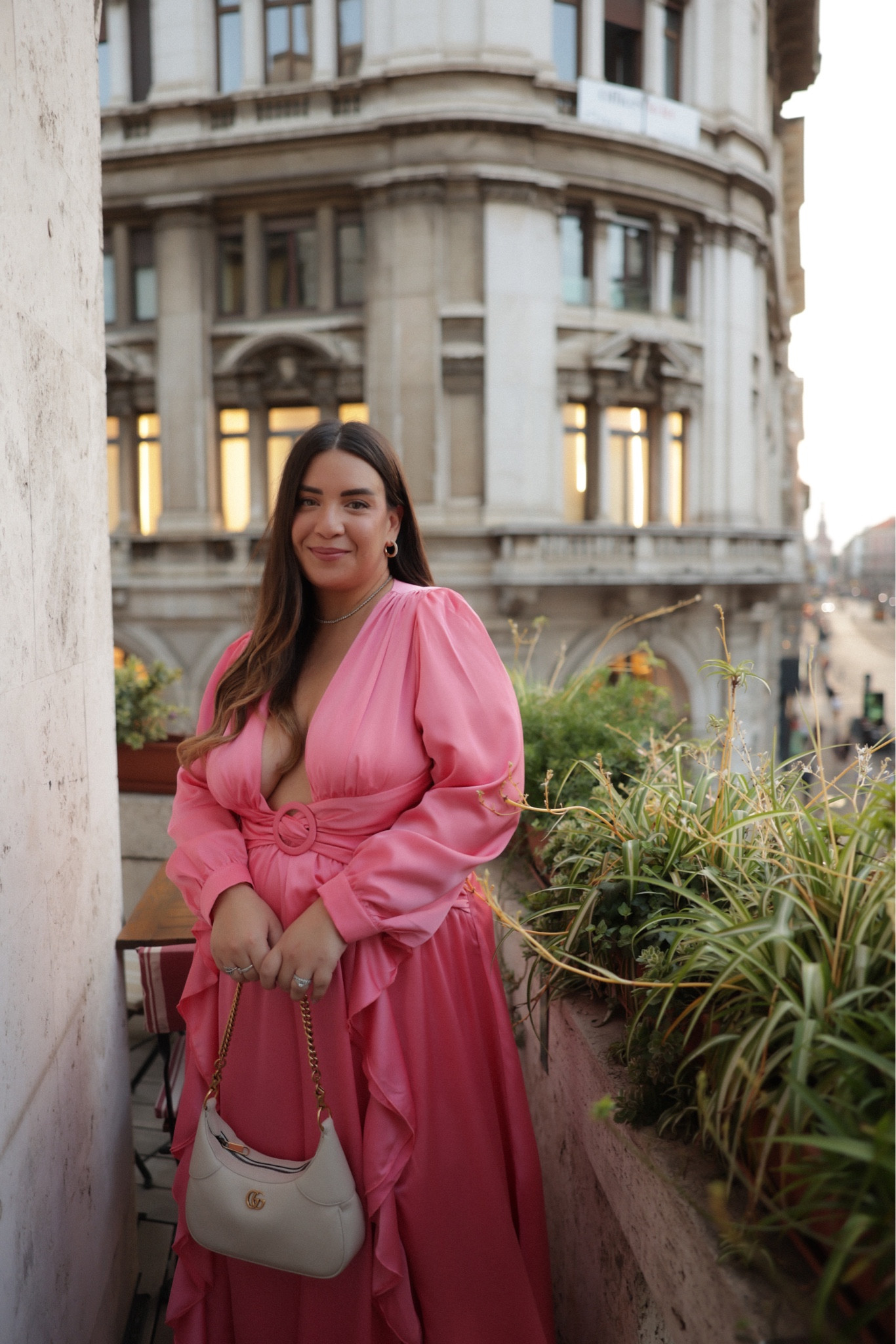 Outfit Evento LTK 💗

outfit inspiration, summer style, event outfit, summer dress, vestito maxi in raso con scollo profondo e arricciature, boohoo, borsa a spalla Aphrodite Gucci, farfetch, MyTheresa, ASOS, vestito midi avvolgente in raso rosa con maniche voluminose e fondo asimmetrico a volant, new look curve, curvy outfit, In the style plus, Italia. 

#LTKSeasonal #LTKcurves #LTKeurope