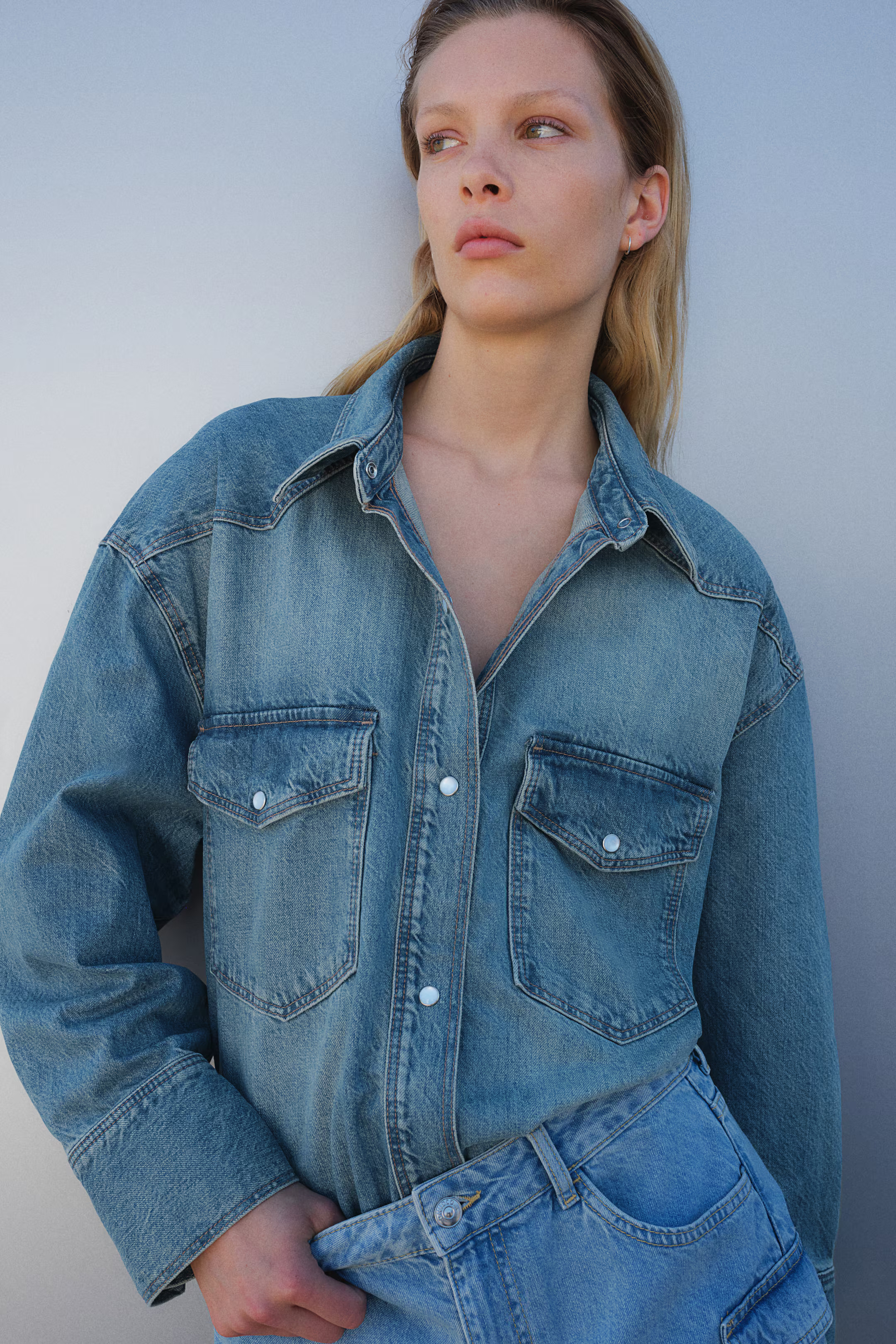 Oversized Denim Shirt - Long sleeve - Long - Light denim blue - Ladies | H&M US | H&M (US + CA)