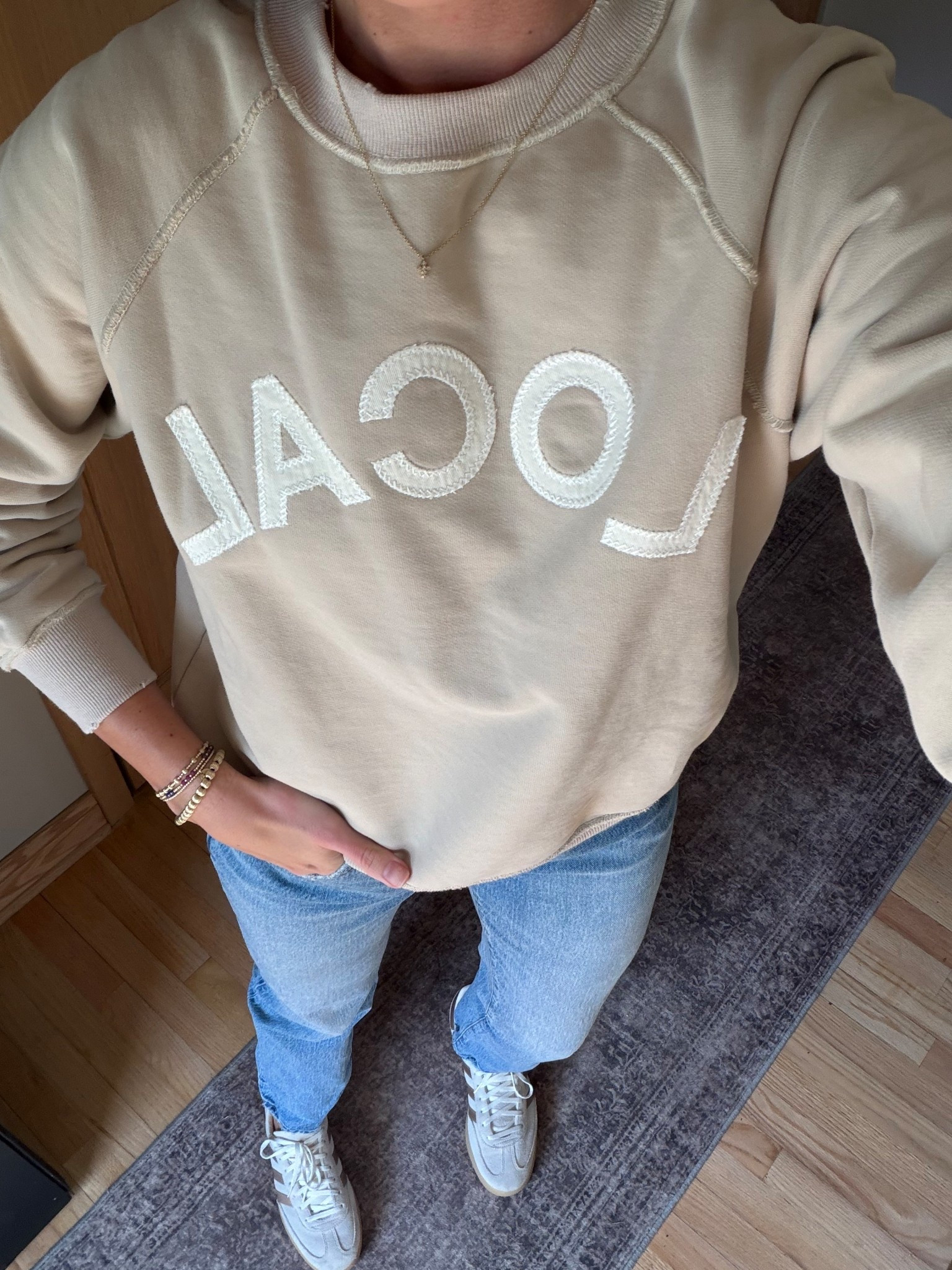 Loving this 100% cotton sweatshirt! Wearing a medium. Size 26 regular jeans. 