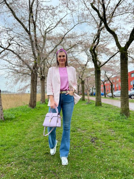 Ootd - Easter Sunday. Light pink oversized blazer, grayish pink satin t-shirt, stretch bootcut jeans (Raizzed) and Nike Air Max sneakers. Lilac handbag from Bulaggi. 



#LTKstyletip #LTKover40 #LTKSeasonal