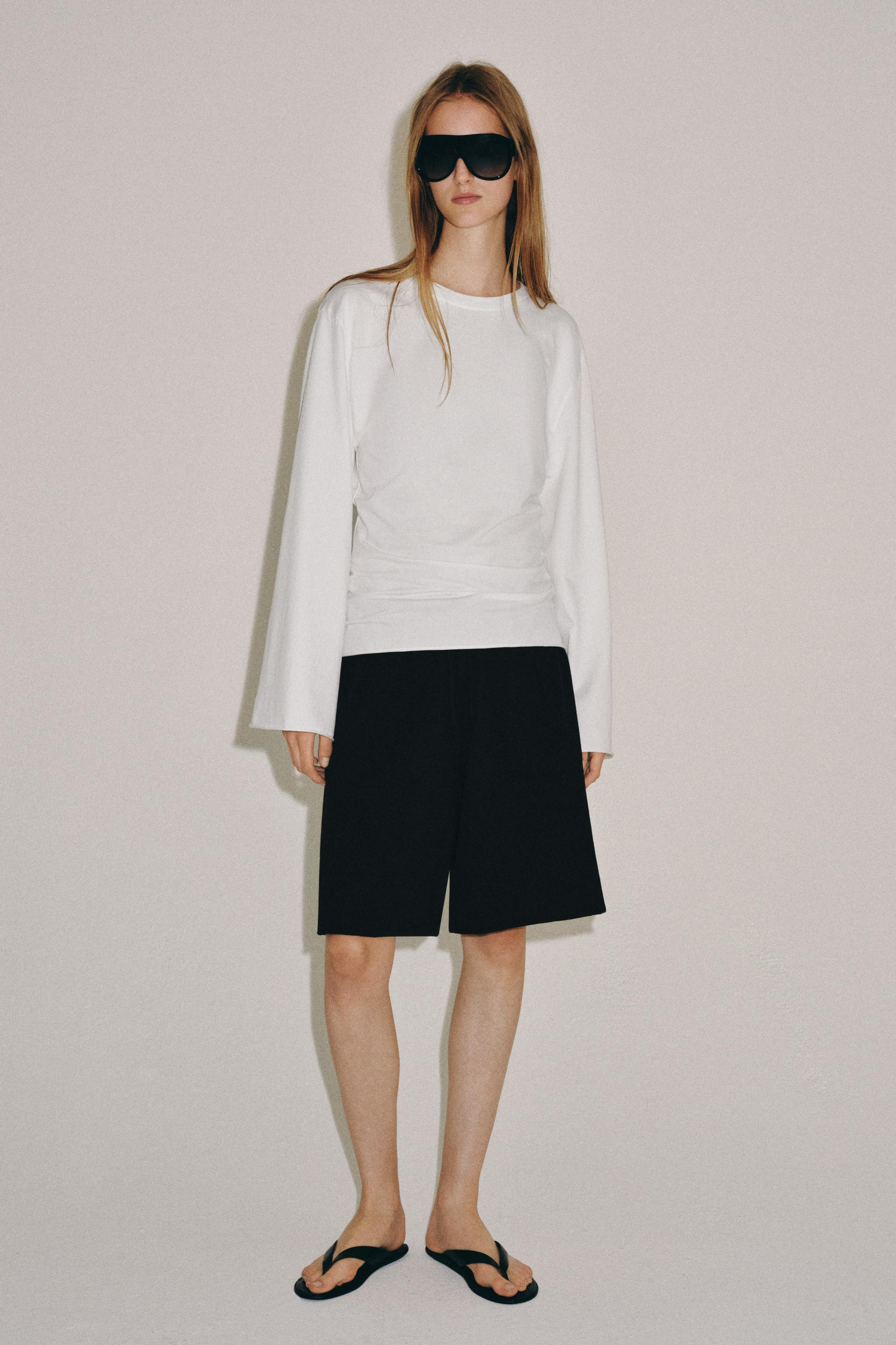 REGULAR FIT - ROUND NECK - REGULAR LENGTH - LONG SLEEVEST-shirt made with cotton yarn. Round neck... | Zara US