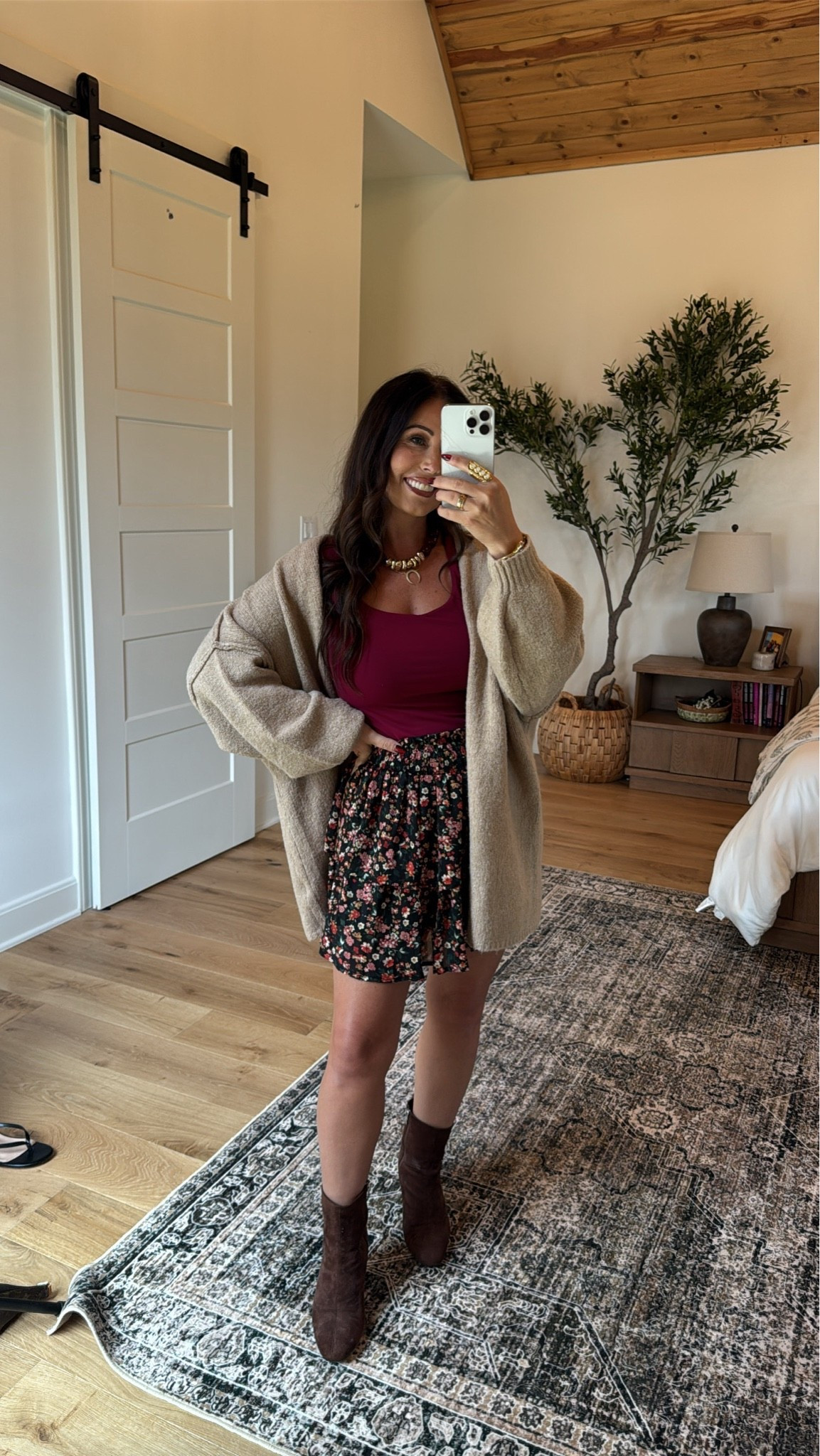 Give me ALL the fall colors! 🍁🤎 This burgundy top with the floral skirt and brown ankle boots is such a cute, feminine fall look. Easy enough for everyday but cute enough for date night!
#FallFashion #BurgundyStyle #FloralSkirt #FallOutfitIdeas #LTKStyle #DateNightOutfit #MomStyle