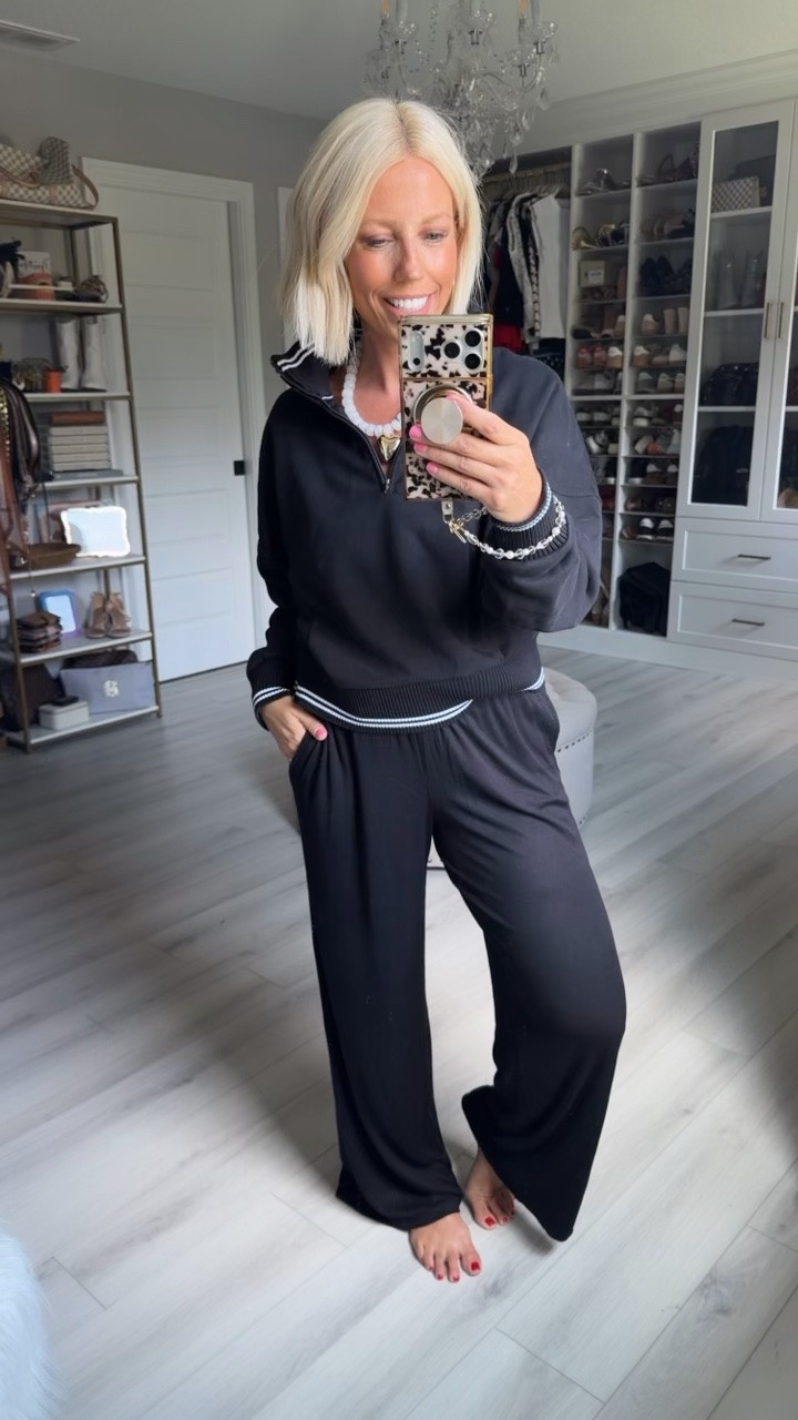 Top medium
Pants small

#LTKmomlife #LTKSaleAlert #LTKSeasonal