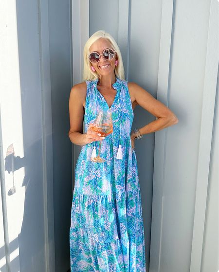 My favorite style maxi just came out in this beautiful pattern! @lillypulitzer #lillypulitzer