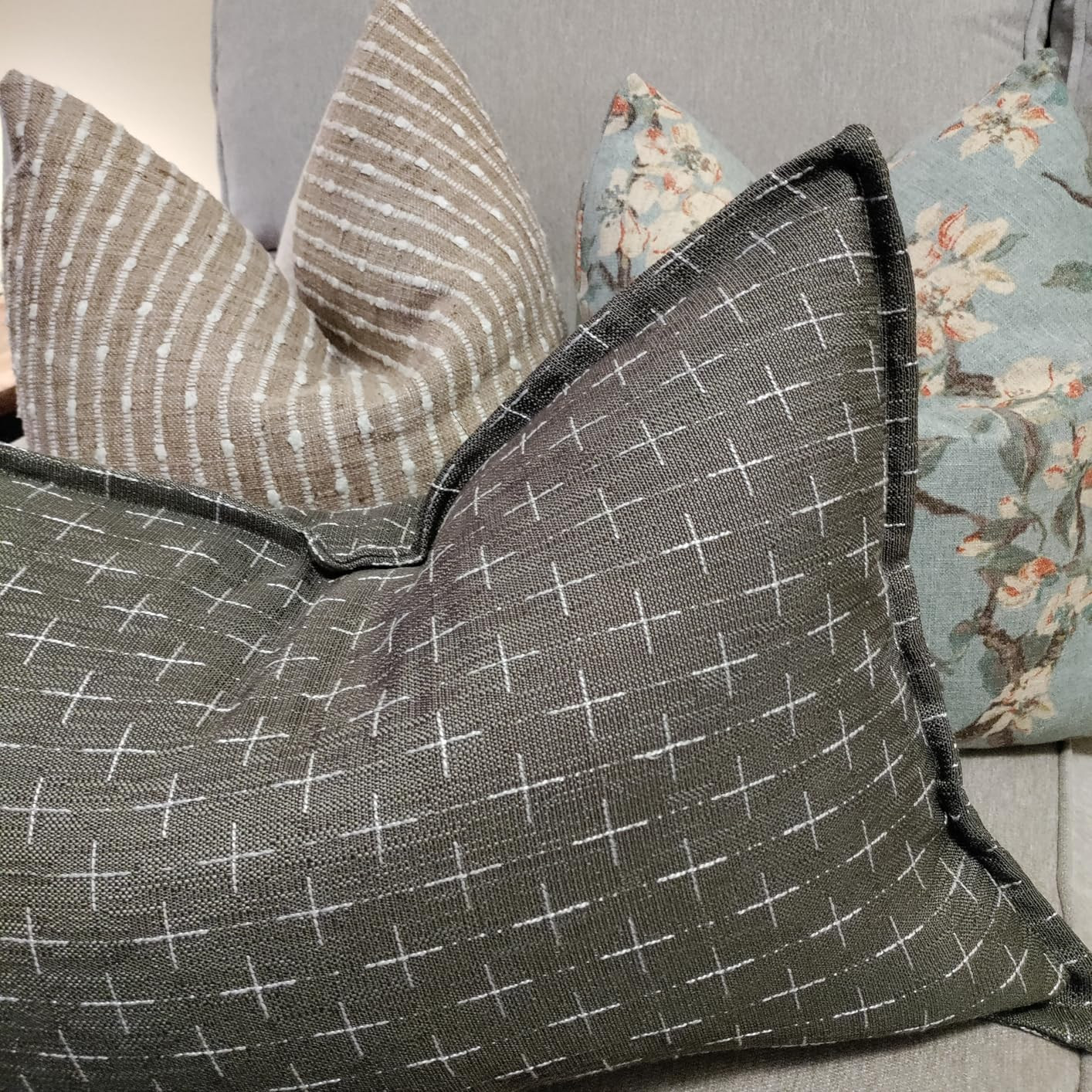 MANDIOO Pack of 2 Burlap Linen Throw Pillow Covers Woven Textured Modern Farmhouse Cushion Covers... | Amazon (US)