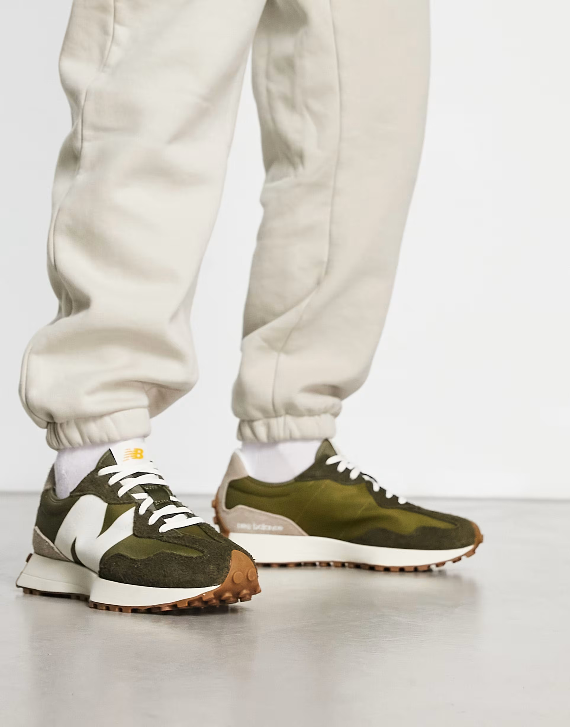 New Balance 327 sneakers in khaki with white detail | ASOS (Global)