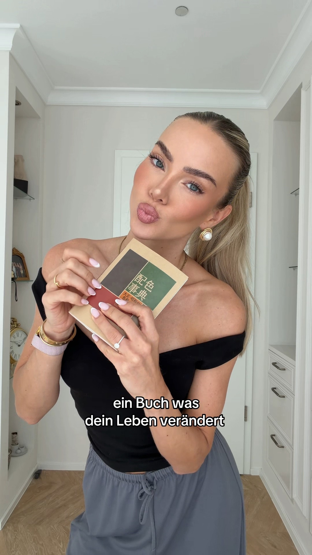 dieses Farbbuch wird dein Leben verändern 🤯 nie wieder wirst du langweilige Outfits tragen !

#LTKdeutschland #LTKFashionMonth #LTKstyletip