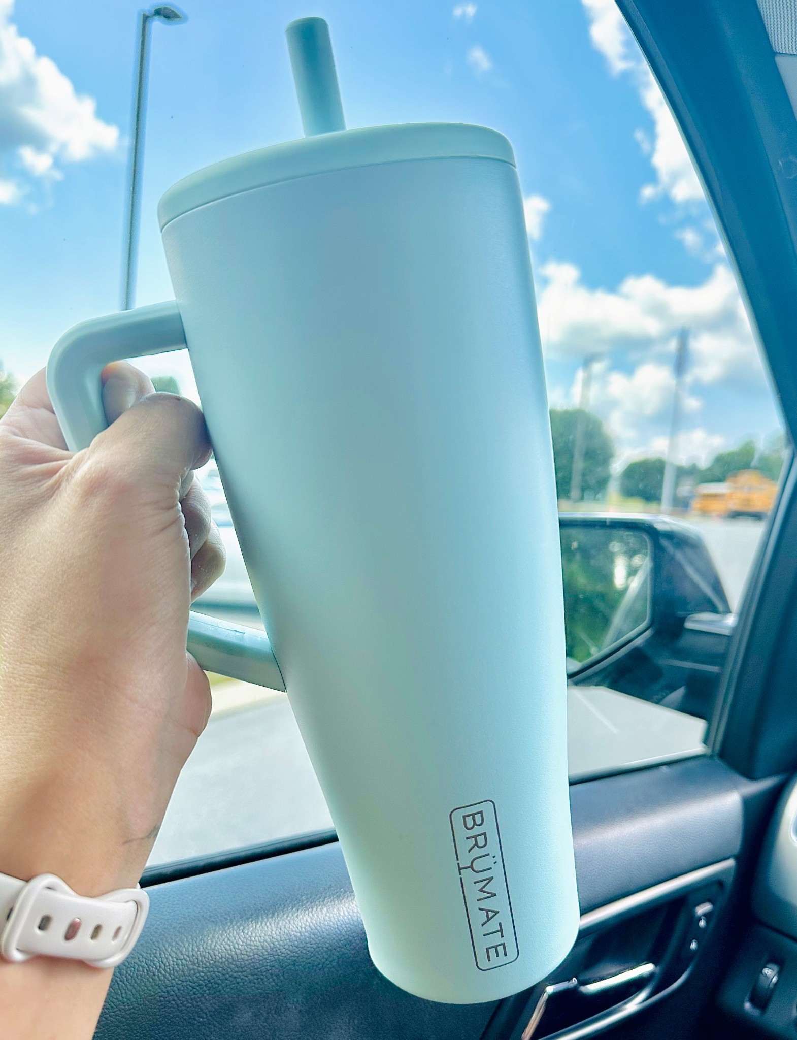 Don’t forget to be hydrating with your #Brumate in the school pickup line!! This is my all time favorite cup, it has a lockable lid and is so big, but also fits in the cupholder in my car perfectly #hydration #water #brumate #amazonfinds #amazonaffiliate #40oz 