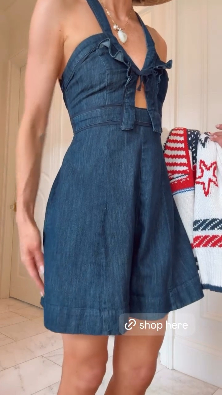 How cute is this romper for summer / 4th of July! I'm wearing size xs
