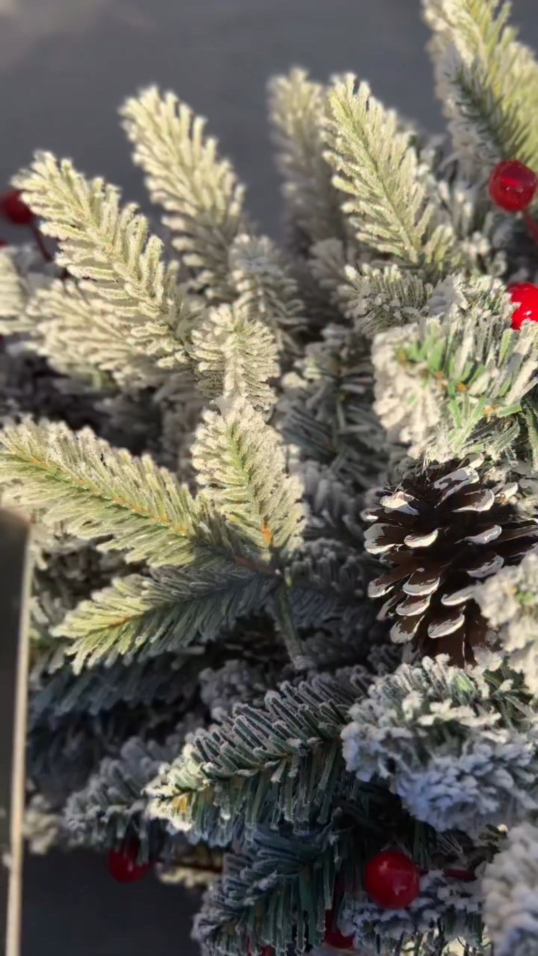 Holiday gifting made so pretty 🎁✨ Comment SHOP for the link sent to your DMs 🔗💖
ORLY’s Spread the Cheer trio brings all the holo-day magic with green holo, silver sparkle, and the dreamiest red crème.
Comes packaged in a beautiful gift box and makes the perfect stocking stuffer or gift exchange pick.
#ORLY #ORLYHolidayGiftGuide @orly #ad