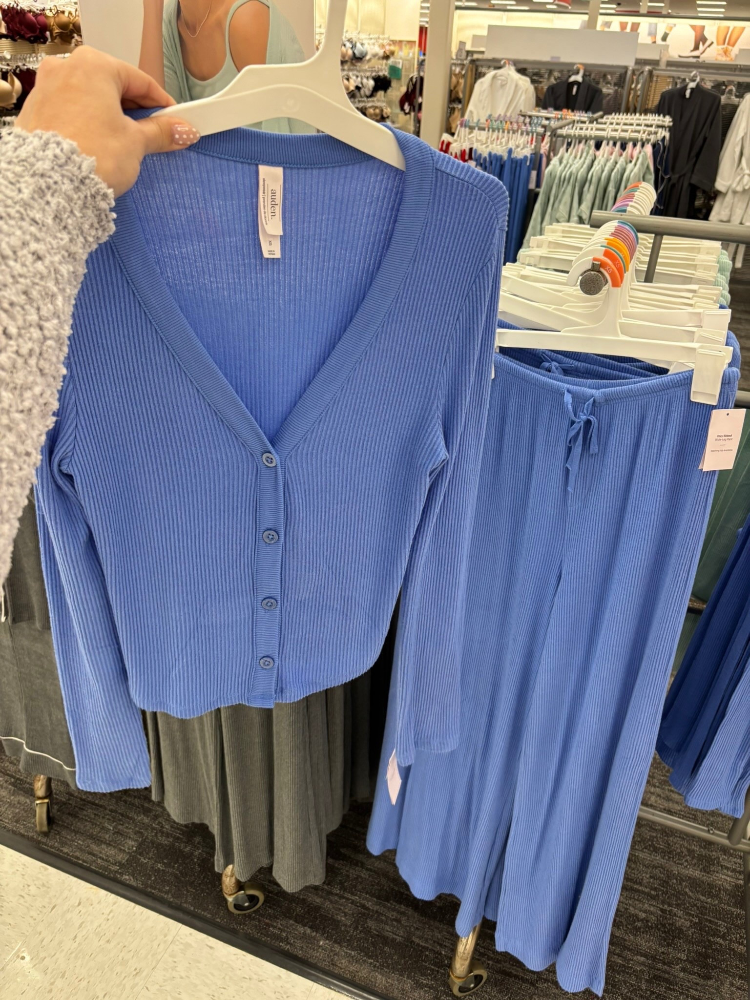 Ooh this cozy set & the color!!😍 adding this to my cart!!!

Lounge set, loungewear, cozy set, @target

#LTKmomlife #LTKootd #LTKSeasonal