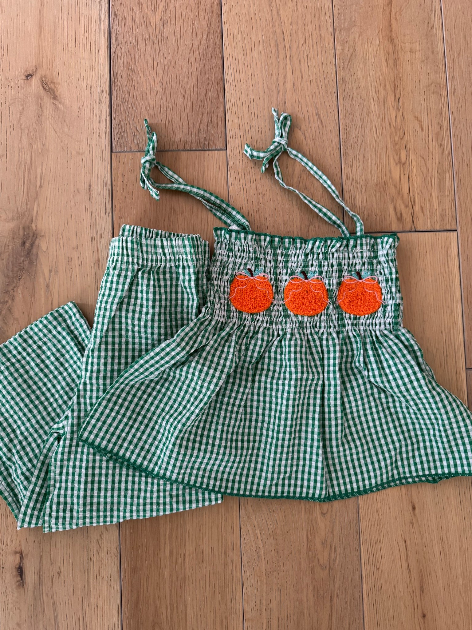 Pumpkin patch style
Baby flare bottoms with tie top
Adorable baby green gingham set perfect for all the fall activities! 

#LTKKids #LTKBaby #LTKSeasonal