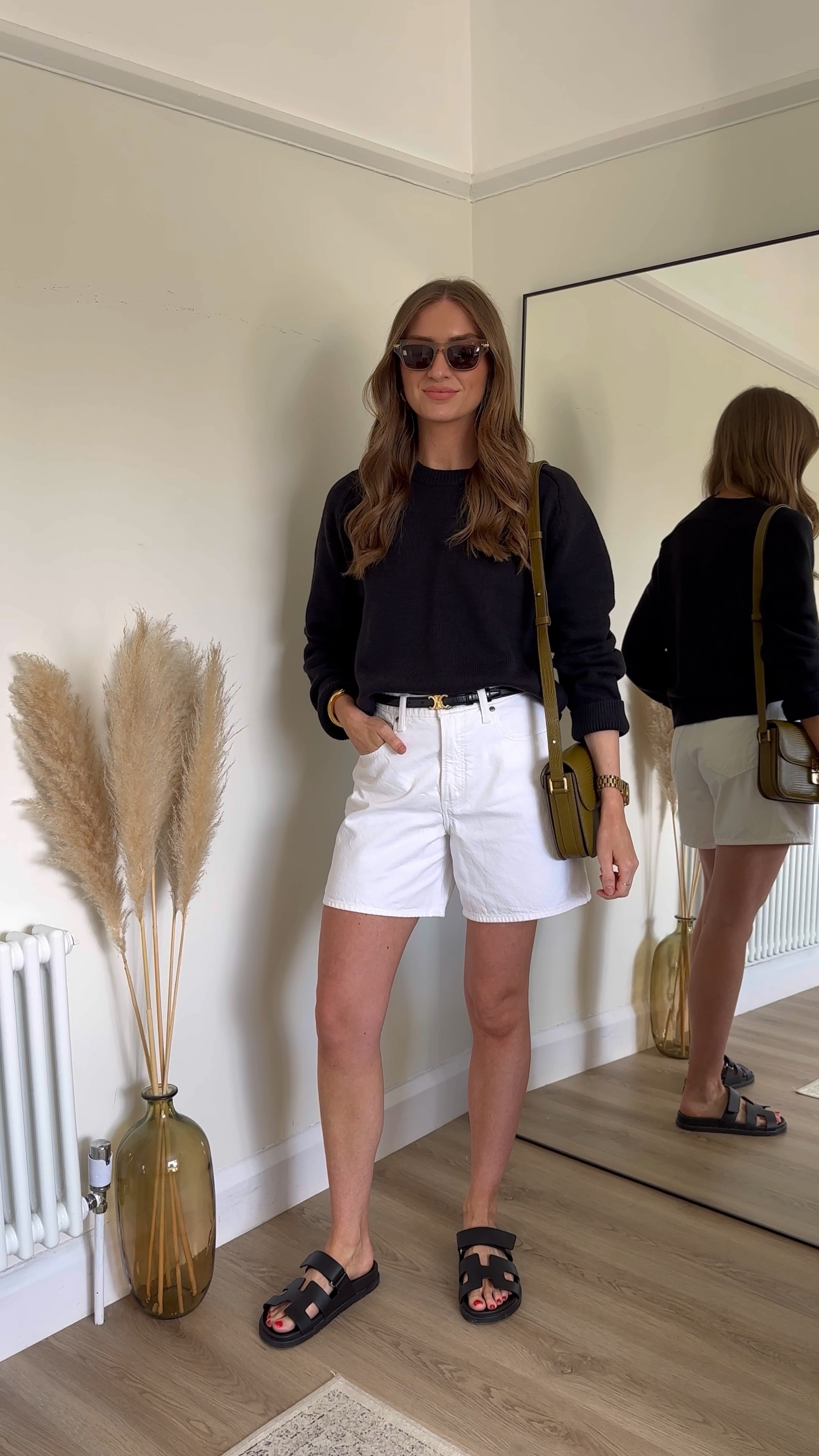 A simple easy to recreate outfit for the weekend 
Wearing a small in the black Abercrombie jumper
26 in the Abercrombie white denim shorts
Celine small triomphe belt
APC Grace bag, no longer available 
Hermes Chypre sandals, dupes linked 
Bottega sunglasses 
Gold jewellery 


Weekend outfit, wardrobe staples 

#LTKsummer #AugustBrandSpotlight #LTKuk