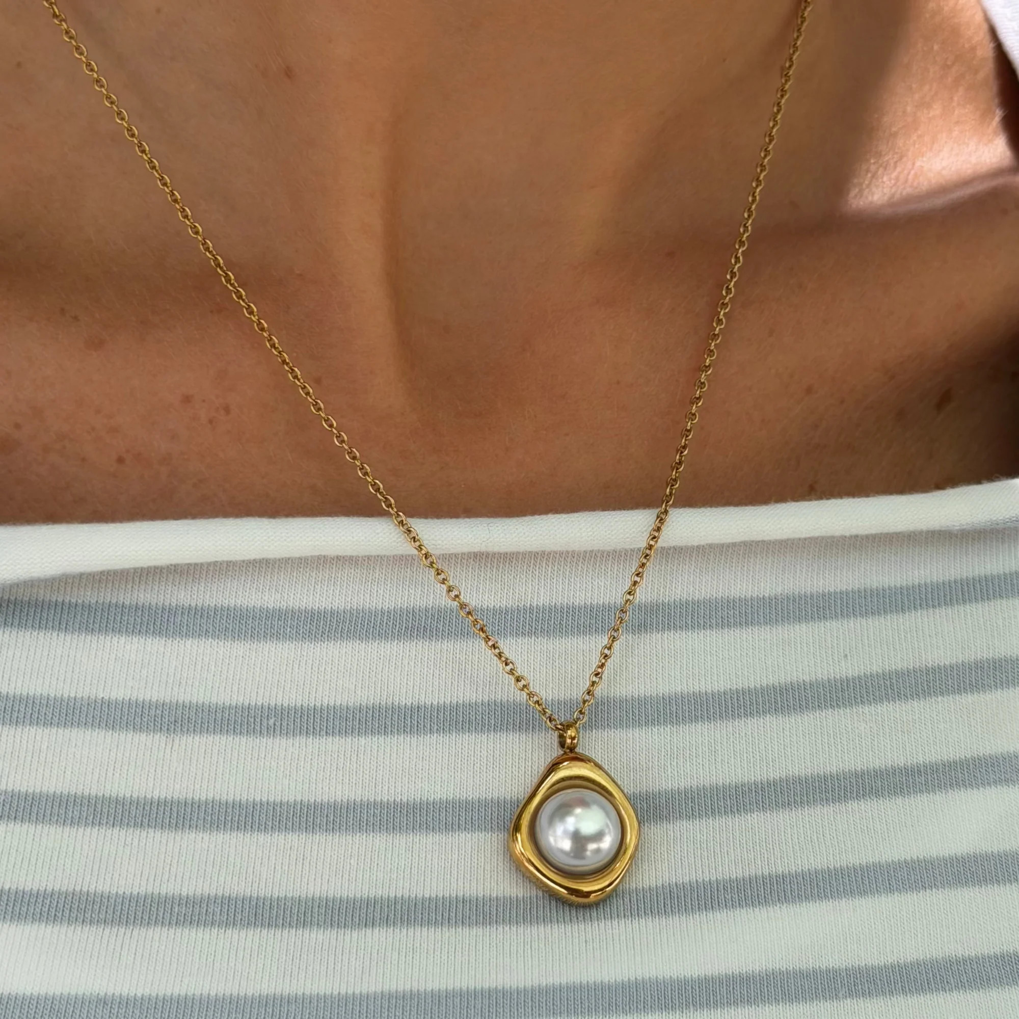 Pretty Pearl Aura Necklace | Evry Jewels