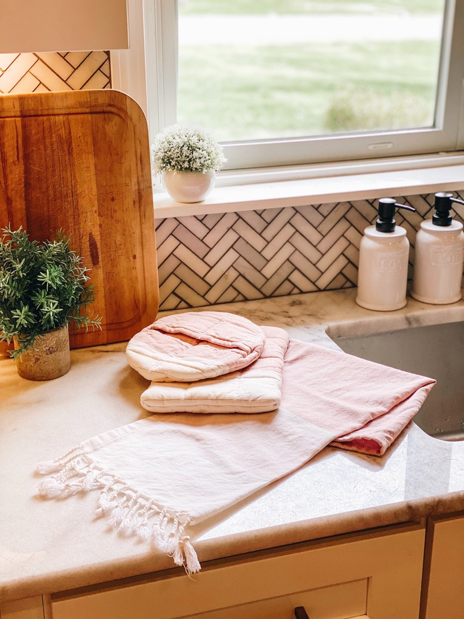 When spring rolls around, we all want to refresh our space a bit for the new season. There are two things I always strive to do when doing a spring refresh in my home: one, keep that element of coziness while still lighting and brightening the space; and two, keep it somewhat effortless. #springrefresh #spring #springdecor #homedesign #homestyling #homedecorating #homerefresh #homedecor

#LTKSeasonal #LTKHome