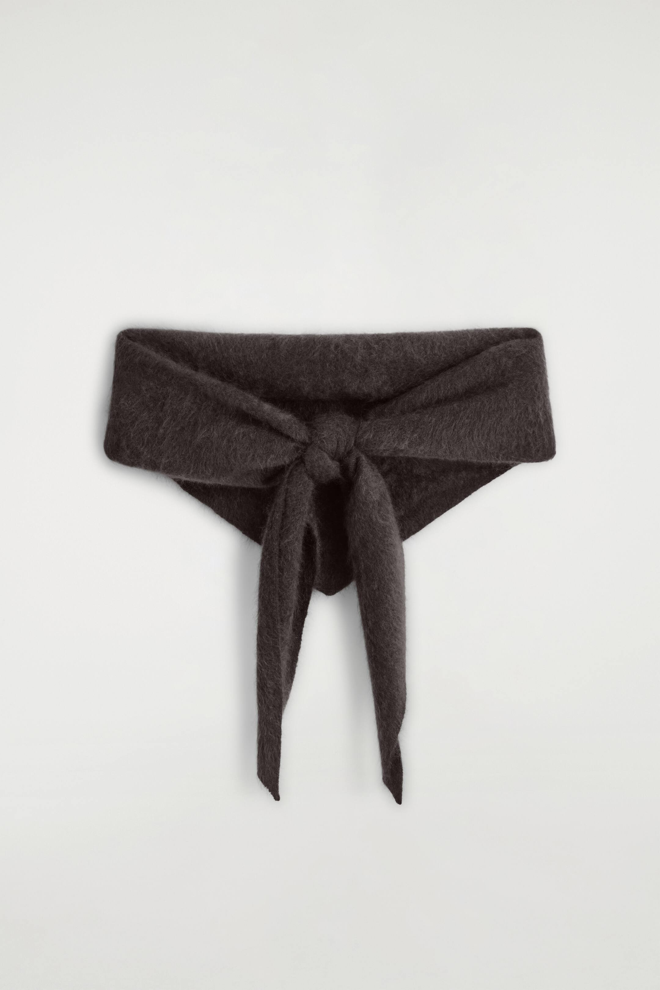 BRUSHED-CASHMERE TRIANGLE SCARF | H&M (UK, MY, IN, SG, PH, TW, HK)