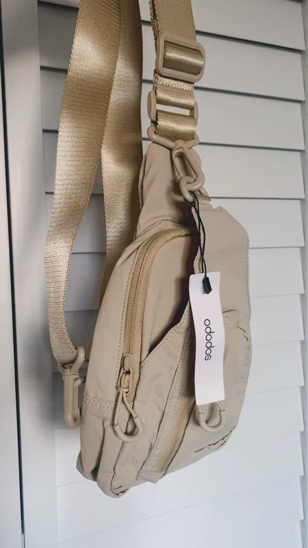 Crossbody shoulder bag with pockets 

#LTKMostLoved #LTKitbag #LTKGiftGuide