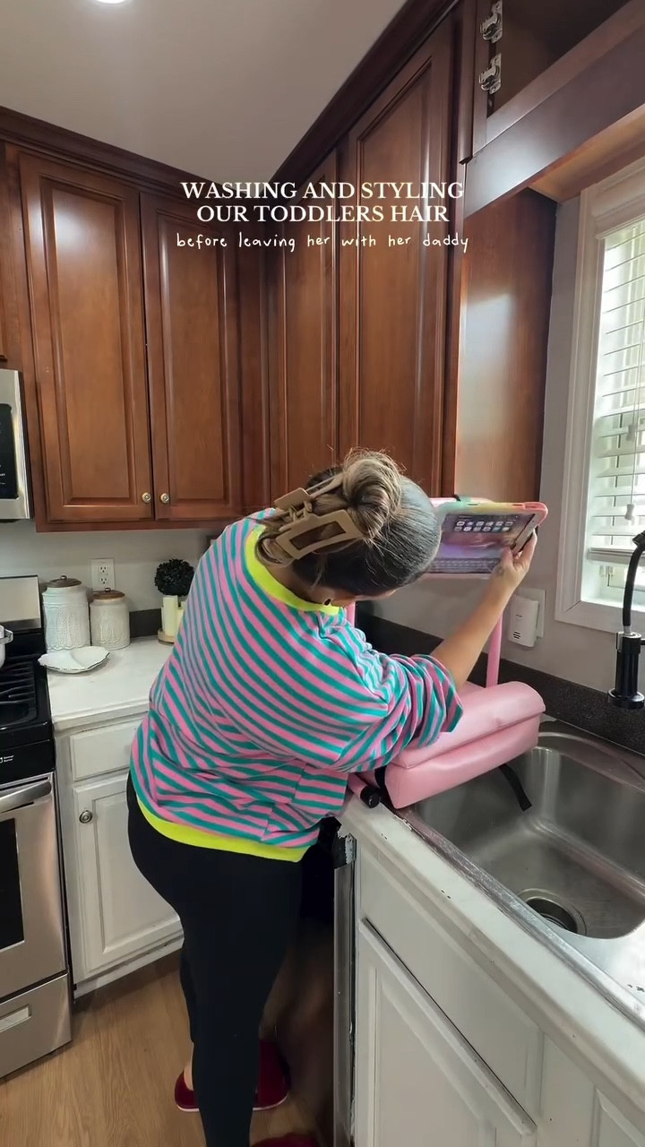 Now when she finds out she’s not going and her sister IS?? Whew. Trying to figure out how to tell her that ALL good advice welcome 😮‍💨💕 @sharkbeauty @hairitagebymindy @loveshampootime #hair #mom #Vlog #washdayroutine