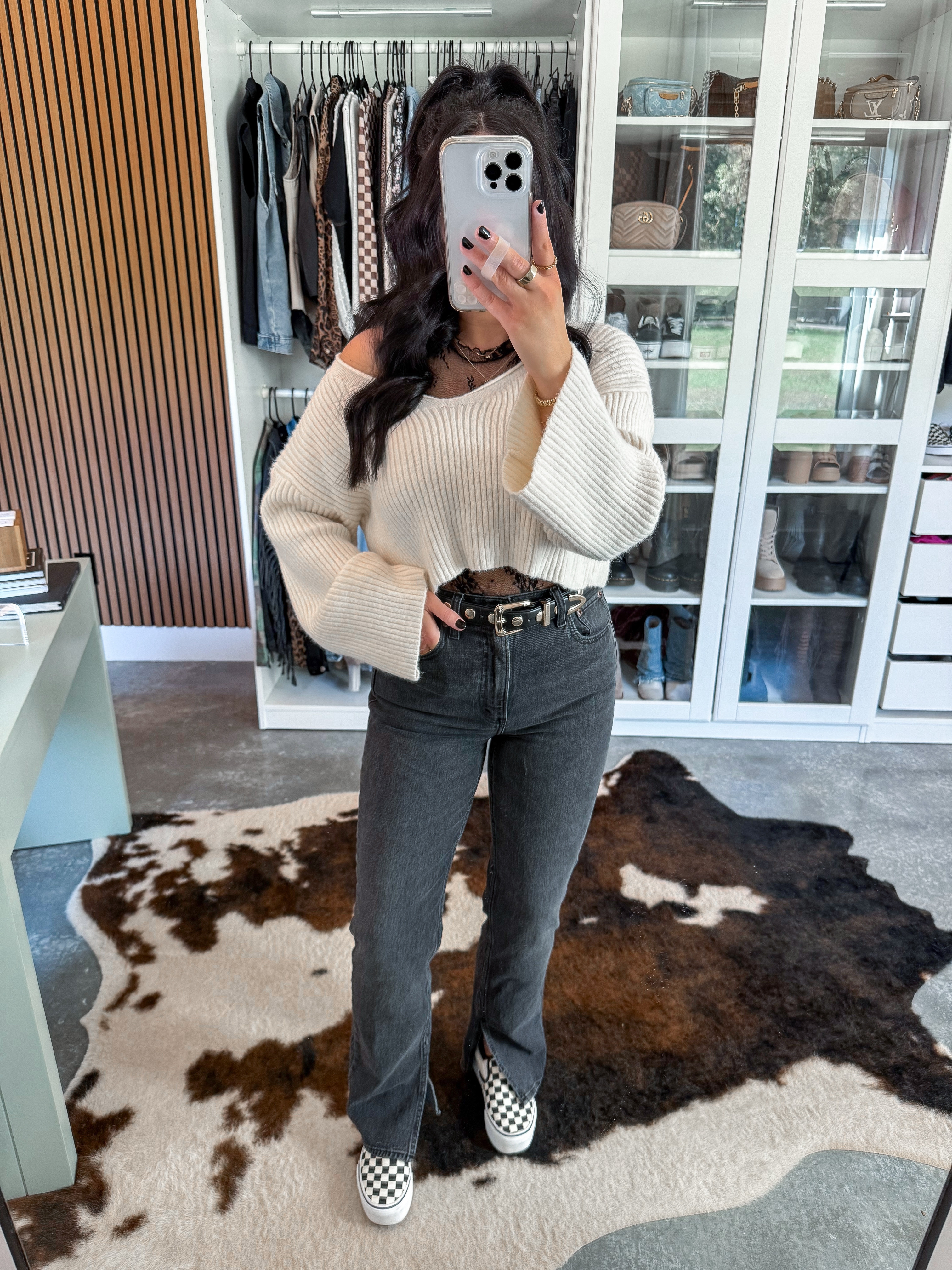 Neutral w. a Little Edge 🖤

Sweater - small
Lace Tank - small
Jeans - 27
Belt - 27-31
Bandeau - medium

Love a good neutral edgy outfit! Layered this super cozy sweater over this black sheer lace tank top, paired them with my Abercrombie black split hem jeans & finished the look with this black and gold studded belt and my platform checkered vans! 👏🏼

 

 #LTKPetite #LTKFindsUnder50 #LTKFindsUnder100