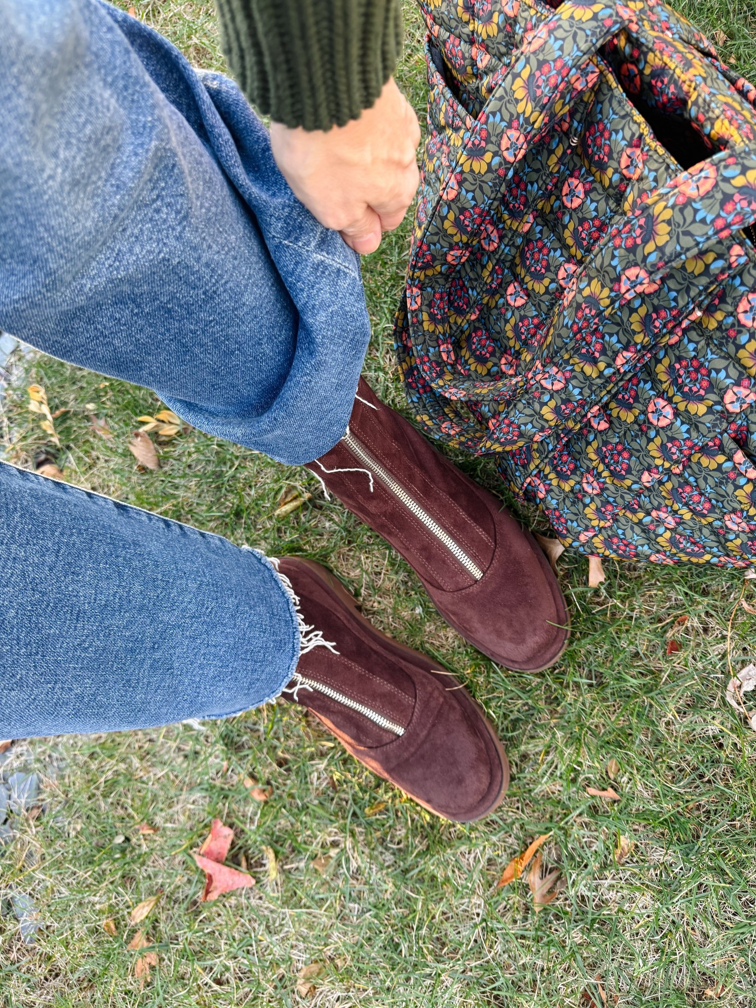 Favorite boots and clare v bag ~ both on major Black Friday sale. Fit true to size 
xo, Claire 

#LTKmomlife #LTKCyberWeek #LTKSeasonal