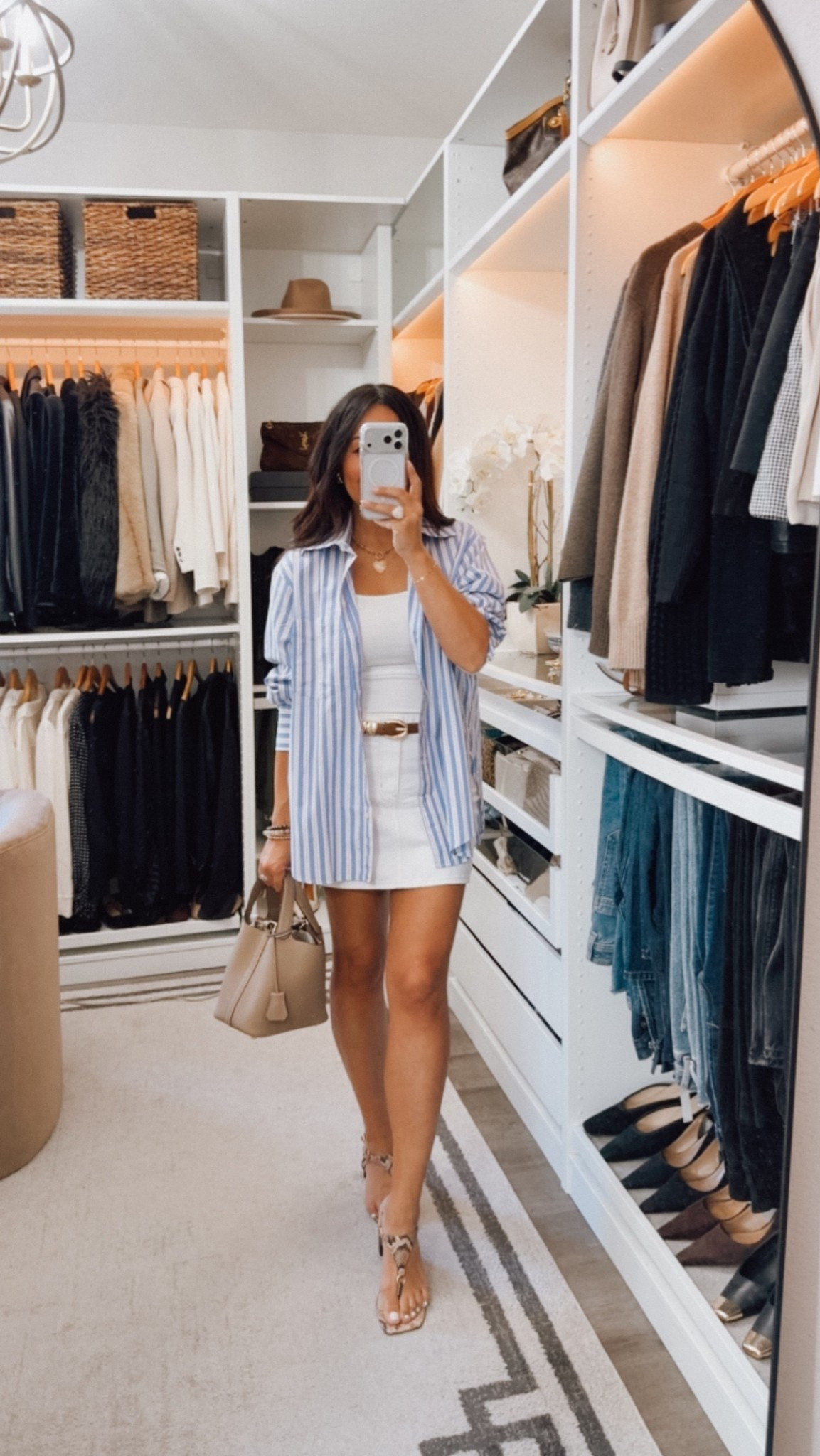 Easy weekend casual look you can wear on repeat. This shirt comes in a ton of prints/colors- snag it… it’s a good one. 
I did xs in shirt, 26 in skirt 
Gap is currently having their Summer Sale: 50% Off Select shorts, tees, and swim 6/23-7/2

@Gap #GapPartner #howyouweargap