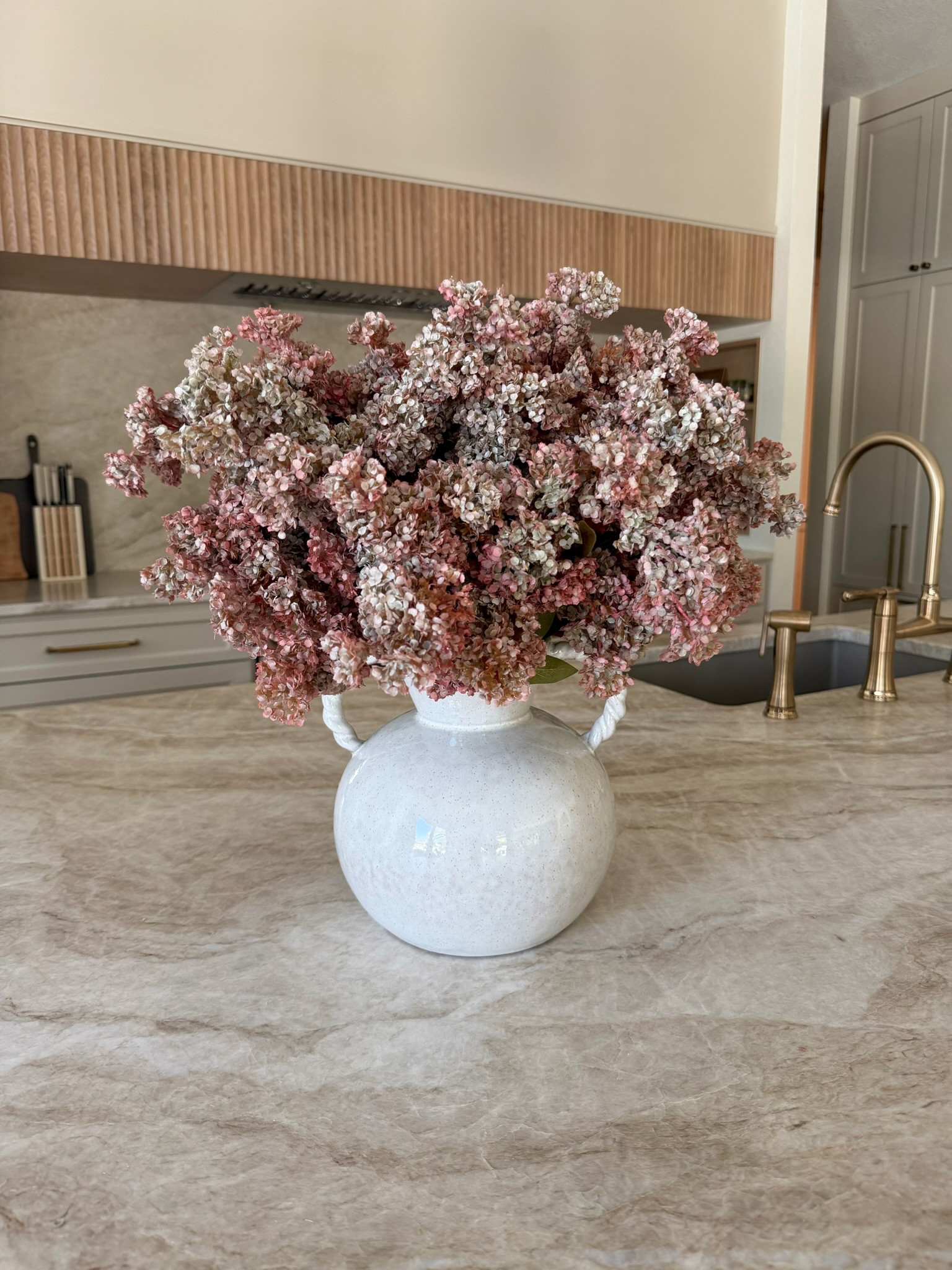 Oh yea, it’s becoming fall in this house! Bonus points for the fact each stem is under $10! 👏🏼

Faux florals, fall stems, faux stems, michaels, home decor, seasonal home, kitchen decor

#LTKSeasonal #LTKHome #LTKdayinmylife