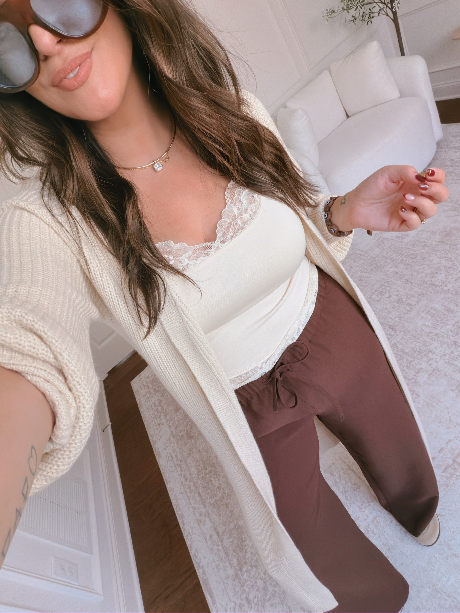 Wearing a large in the tank and sweater, and an XL in the pants

#LTKSeasonal #LTKMidsize