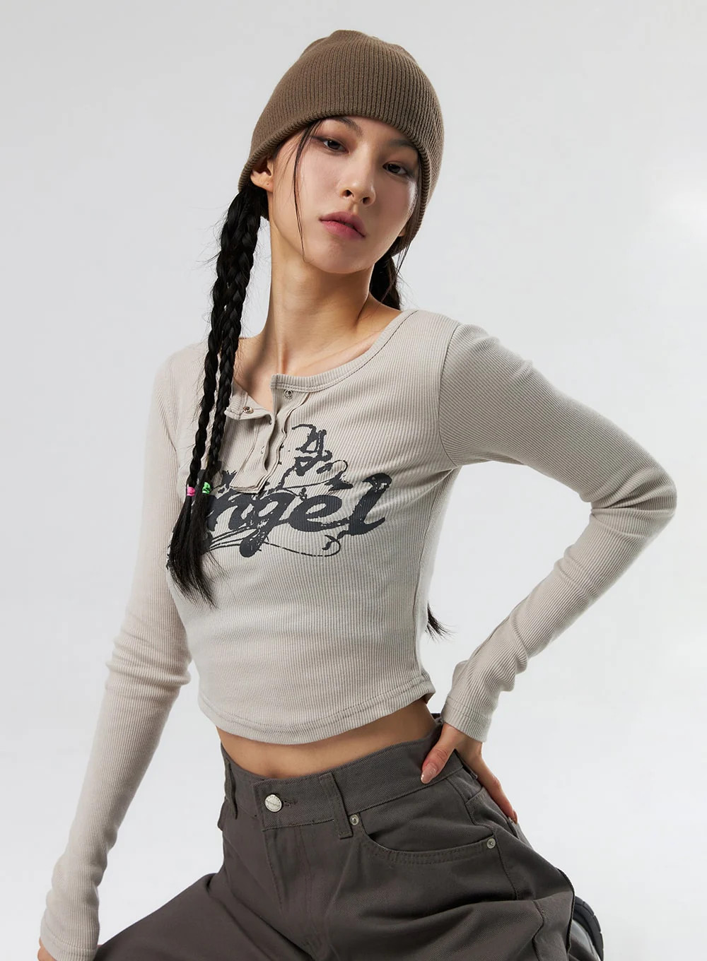 Angle Button Snap Crop Tee IS327Light beige / S/M | Lewkin