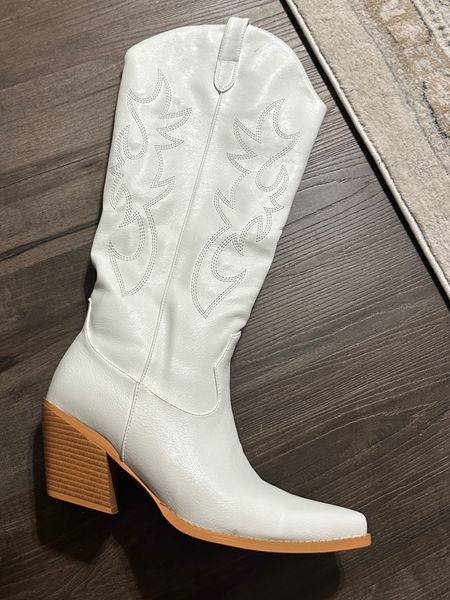 Amazon white wide calf western boots 

#LTKfindsunder50 #LTKshoecrush #LTKfindsunder100