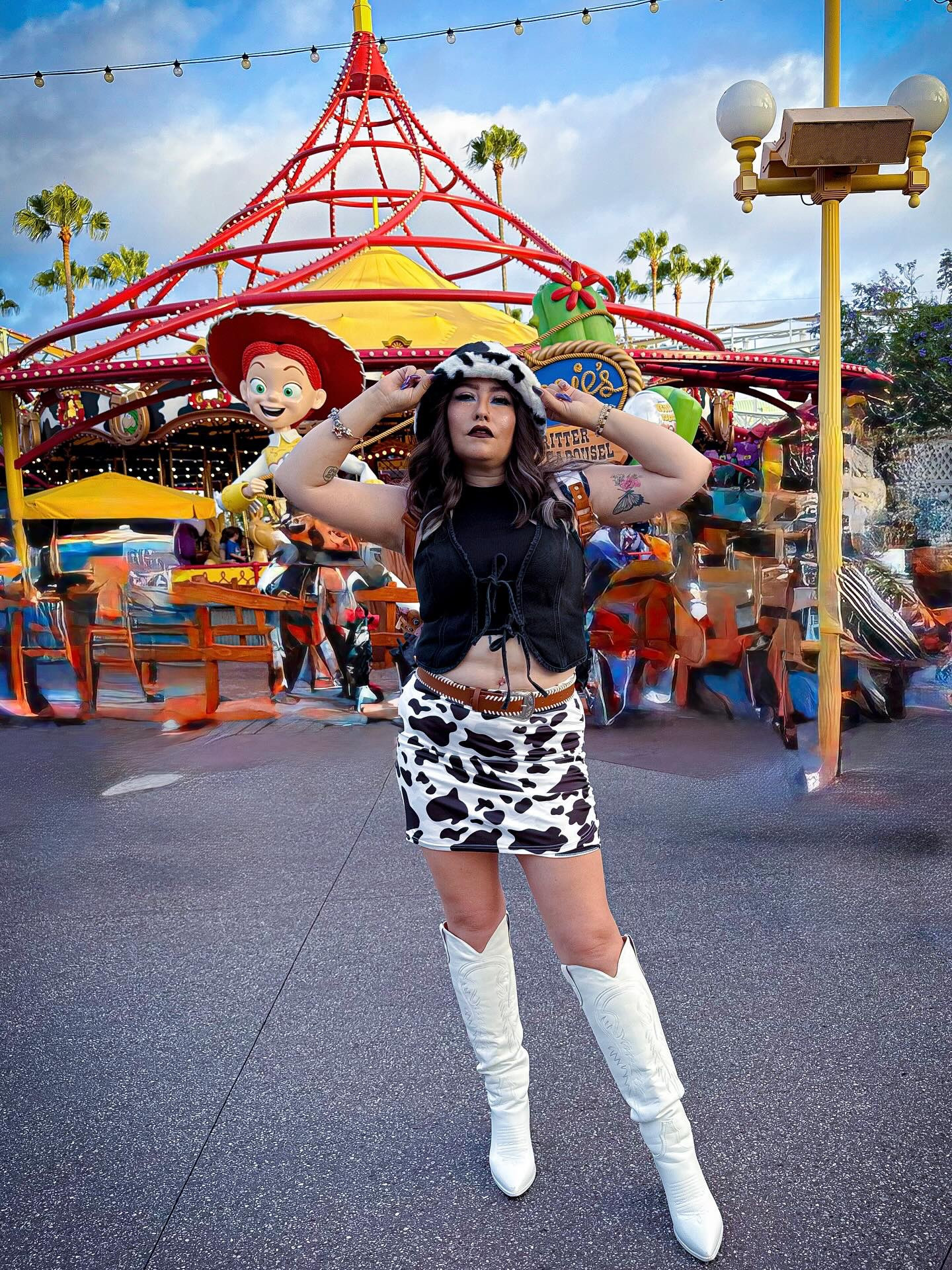 To Infinity and Bae-yond💚🤠🚀👢🐮
Just like Buzz and Jessie always had a thing, they were too guarded to say it. So we became best friends first 💫 But Jessie? She knew how Buzz felt all along—just waited for him to get his jetpack strong enough to finally say it 💅🏽👩‍❤️‍💋‍👨
Now look at us… living in love, to infinity and beyond baby 🚀🩷😚💋
..
..
.. ps. I’m so sad. I lost my Jessie bow since it would be considered vintage now.😩
..
#buzzandjessie #disneybounding #disneybounddaily #thedisneybound #bestfriendstolovers #toinfinityandbeyond🚀 #disneycouplegoals #disneycouple #toystorylove #jessietoystory #disneyland #dca #californiaadventure #disneycreators #disneyinfluencer #disneystyle #disneyfashion #toystorybound #latinacontentcreator #latinafashionblogger #disneygirlie