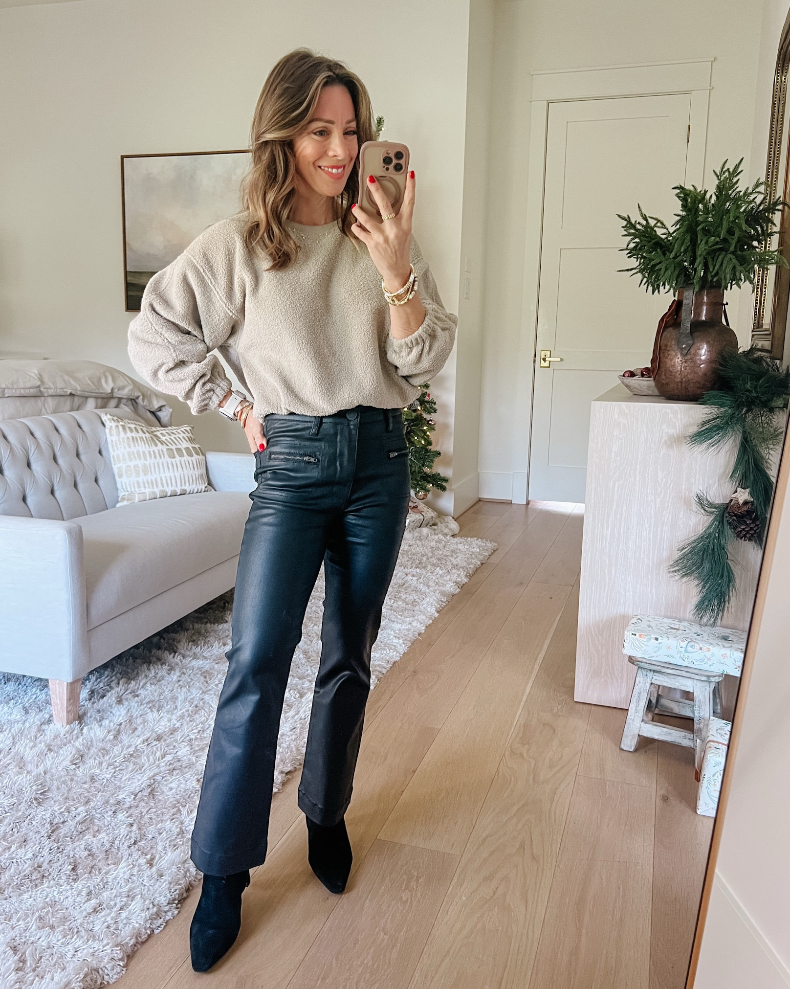 Love this cozy fleece pullover from Loft, the elastic helps it blouse beautifully 

Sweater Fit: I’m wearing an XS

Jeans Fit: I’m wearing a 24

#LTKPetite #LTKSaleAlert #LTKFindsUnder100
