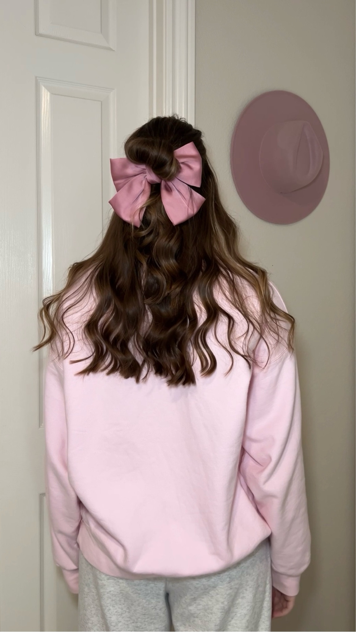 Bow hairstyle, easy hairstyle, pink sweatshirt, the bar sweatshirt, pink outfit 

#LTKSeasonal #LTKstyletip #LTKbeauty