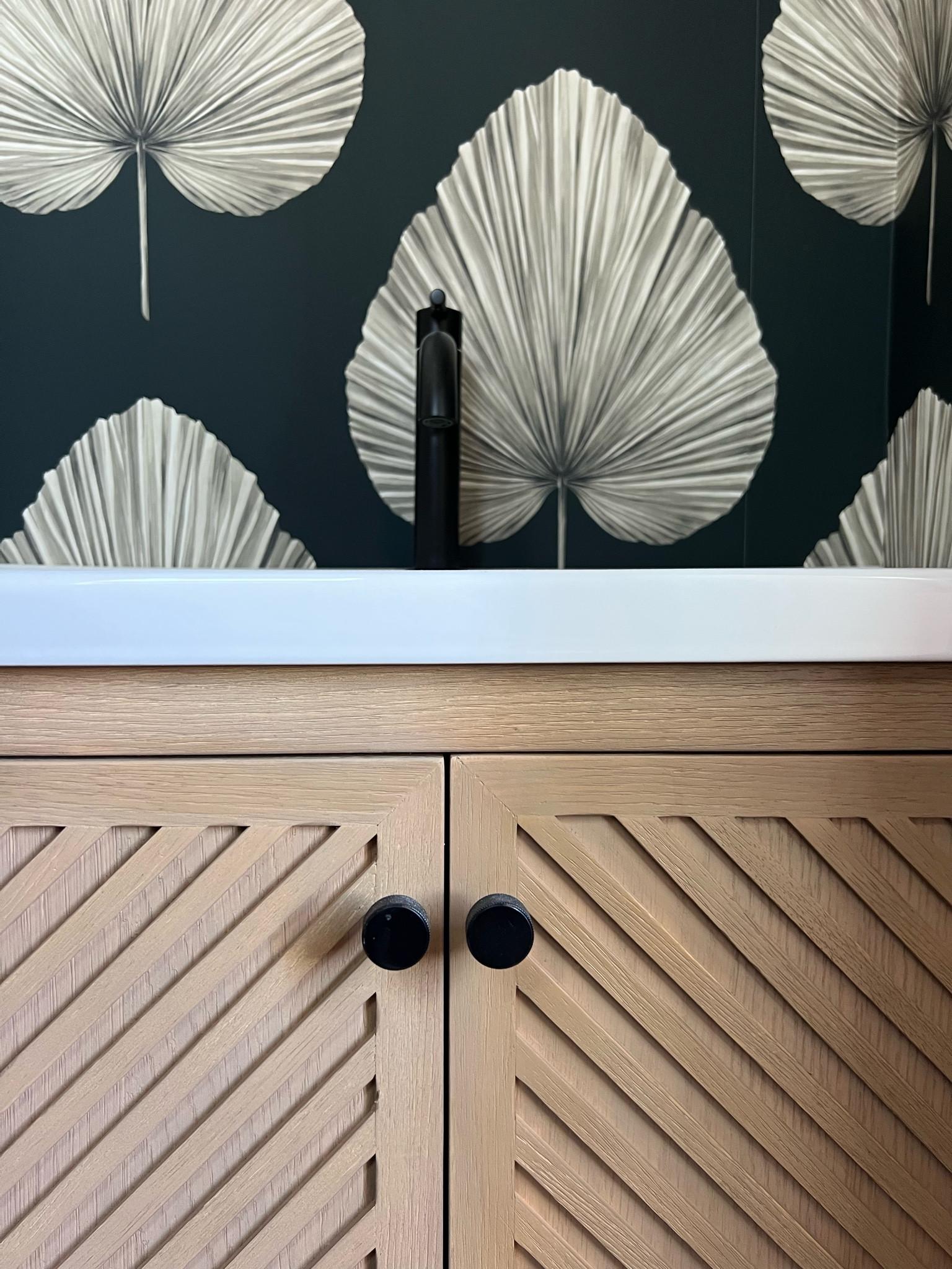 Bathroom vanity 🖤

#bathroomdesign #bathroomreno #bathvanity #wayfairhomefinds 

#LTKHome #LTKStyleTip