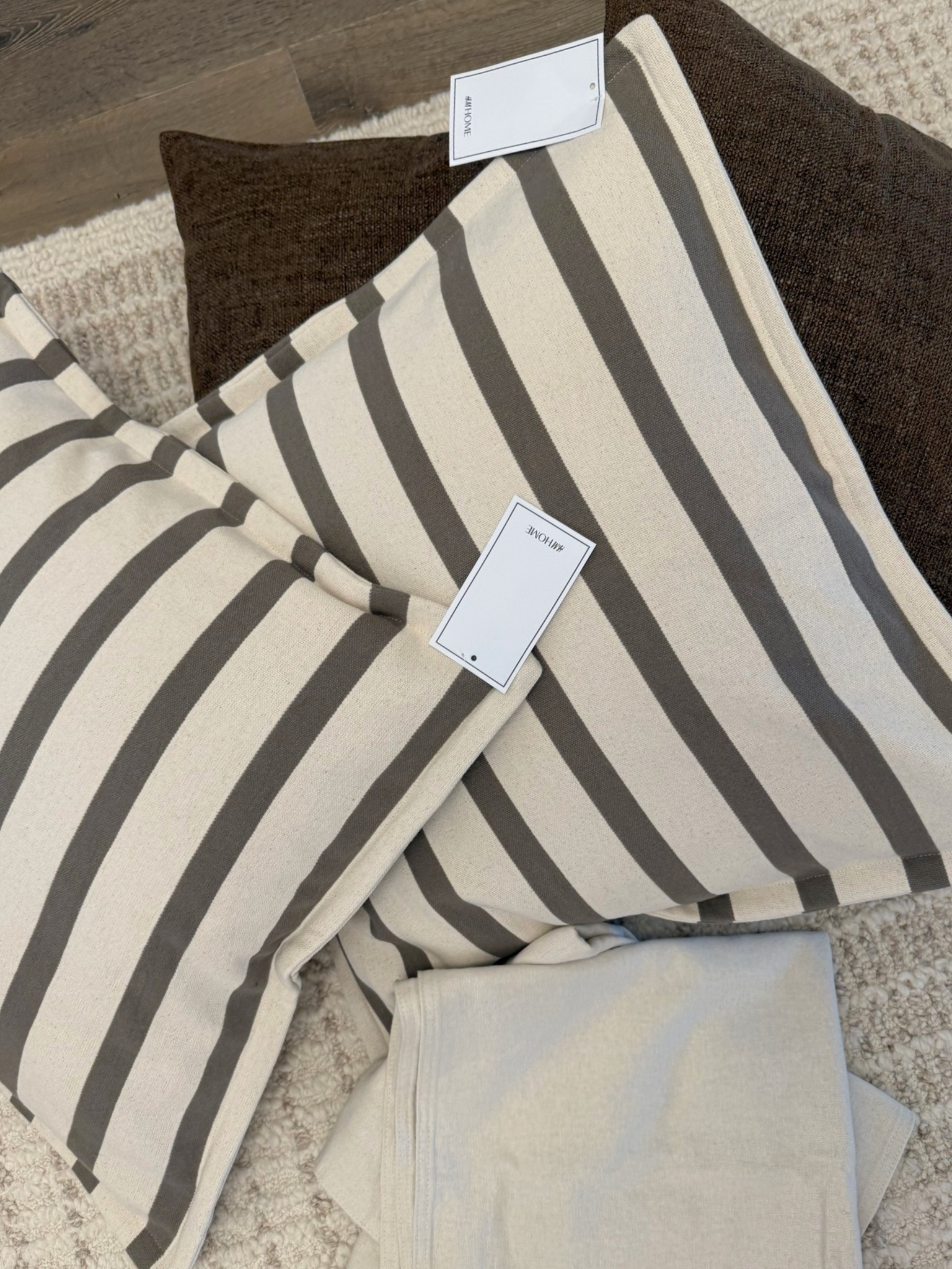 Ordered some new throw pillows! 🤎



Throw pillows, striped pillows, fall decor, bedding, fall decorations, cozy home, brown pillows 



#pillows #throwpillows #falldecor #homedecor #h&m #h&mhome

#LTKSeasonal #LTKHome