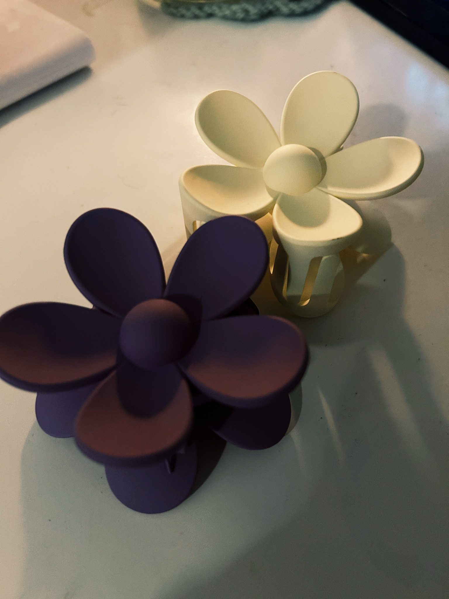 I am obsessed with claw clips. And I have wanted these flower claw clips for forever. Finally found them tonight. 

#LTKGiftGuide #LTKItBag #LTKHome