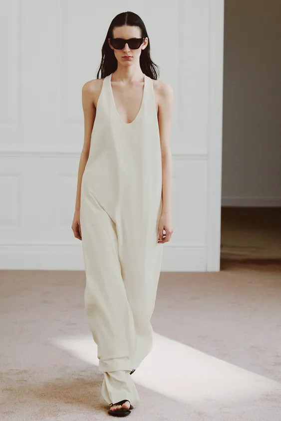 Long dress with main fabric made of cotton yarn. Round neck and sleeveless. Hem finished in an A-... | Zara FR